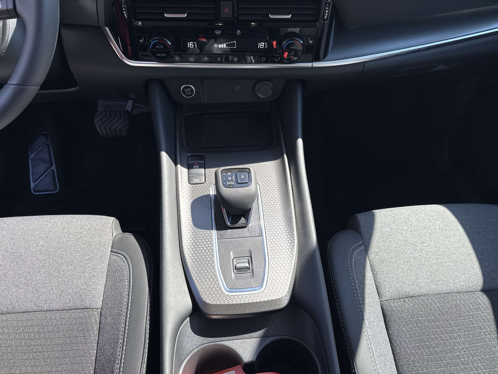 NISSAN Qashqai 1.3 DIG-T MHEV N-Connecta Xtronic-Automat-image-11