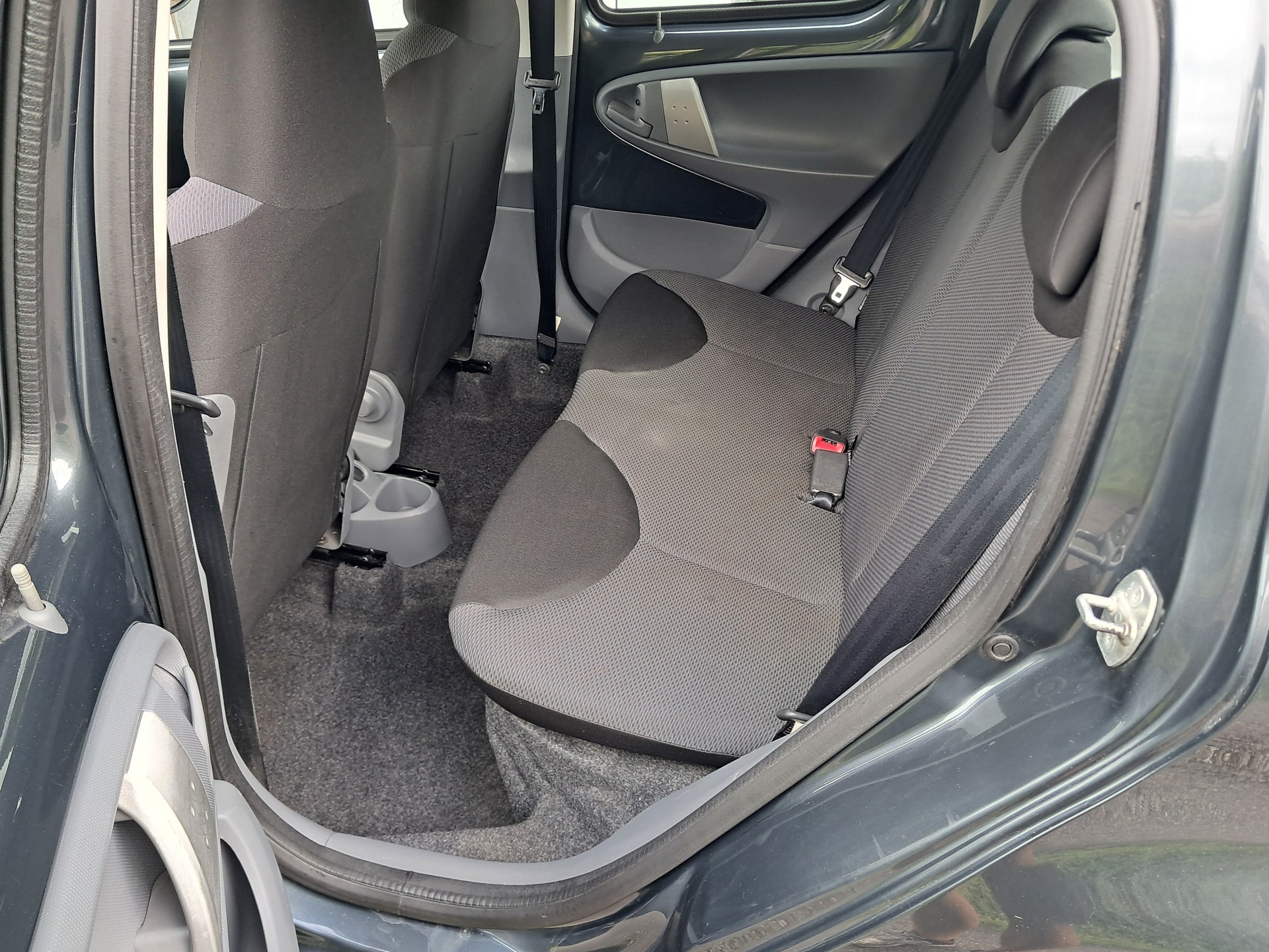 TOYOTA Aygo 1.0 Linea Sol-image-6