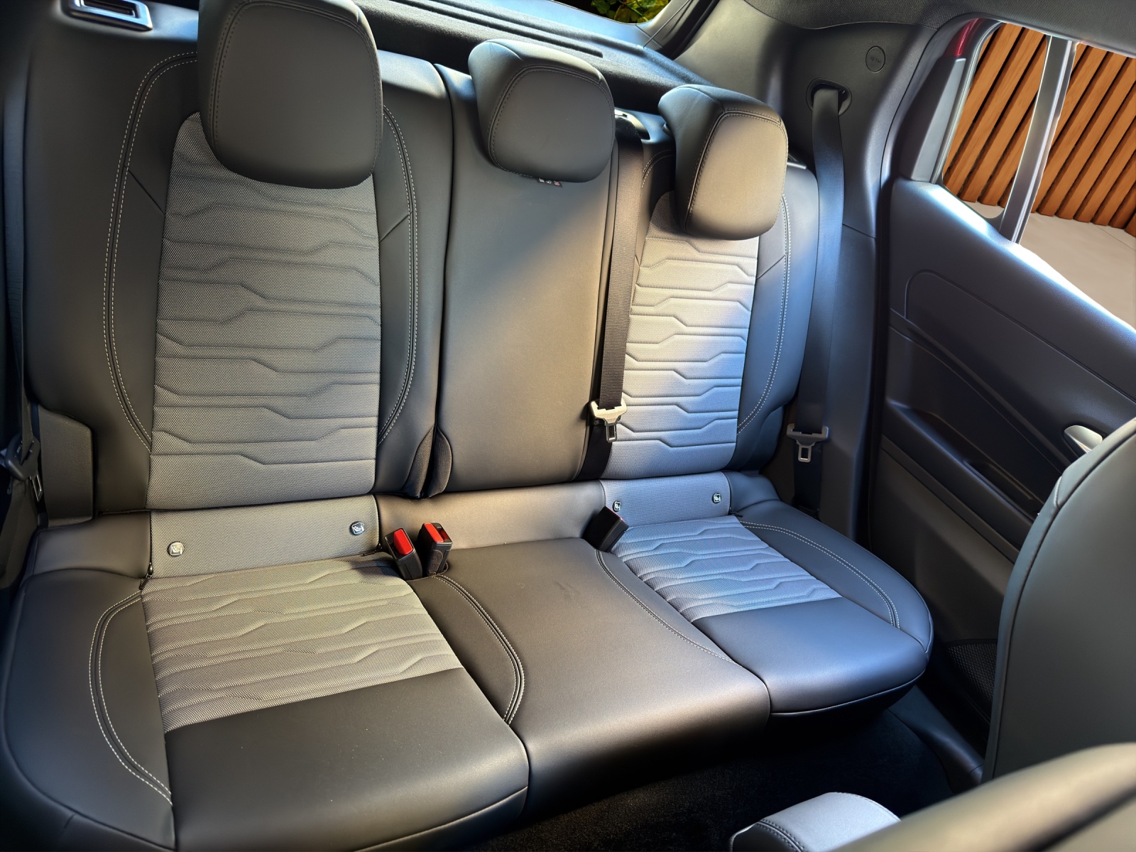 JEEP Avenger 1.2 Turbo MHEV Upland Plus 4xe-image-16