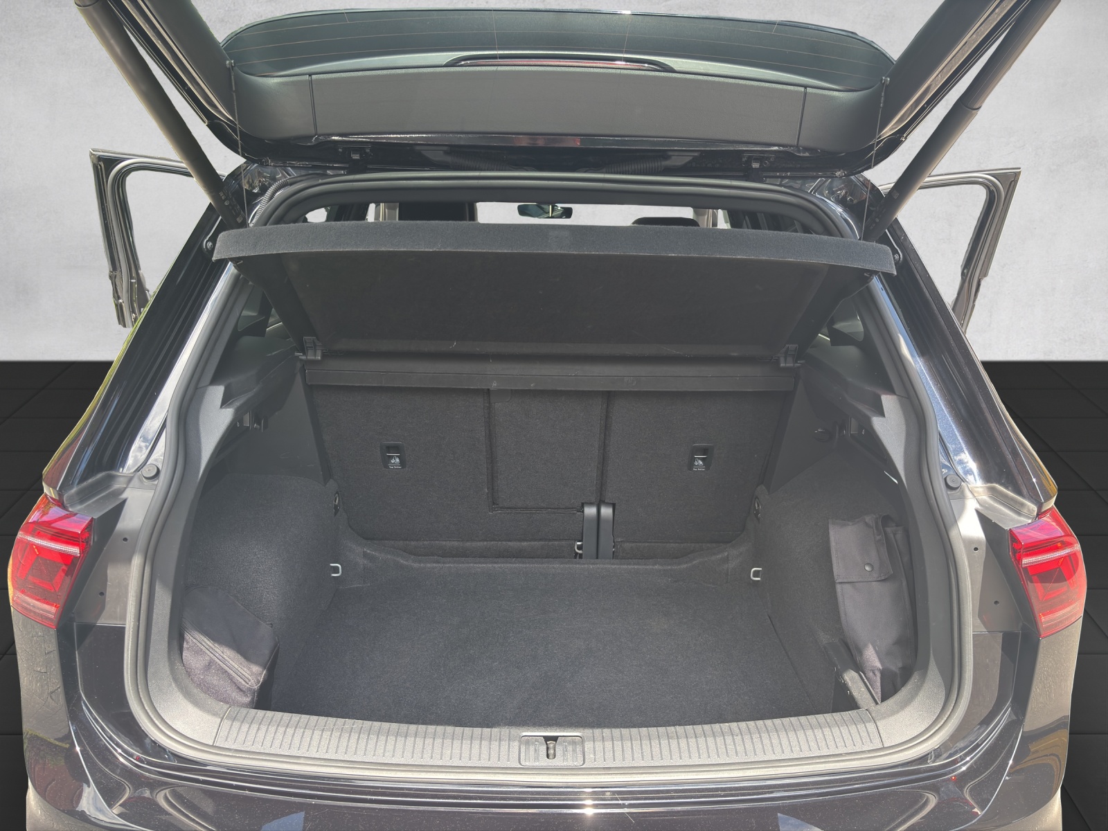 VW Tiguan 2.0 TDI SCR Selection 4Motion DSG-image-13