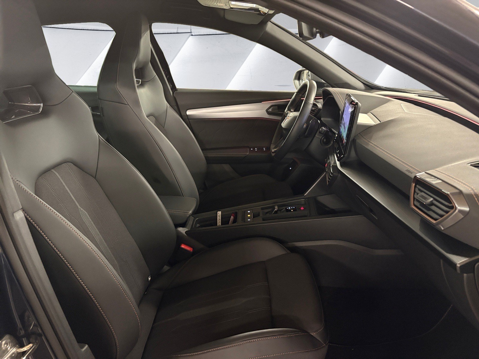 CUPRA Formentor 1.4 e-HYBRID pHEV VZ DSG / Caméra de recul / Apple CarPlay / Attelage-image-13