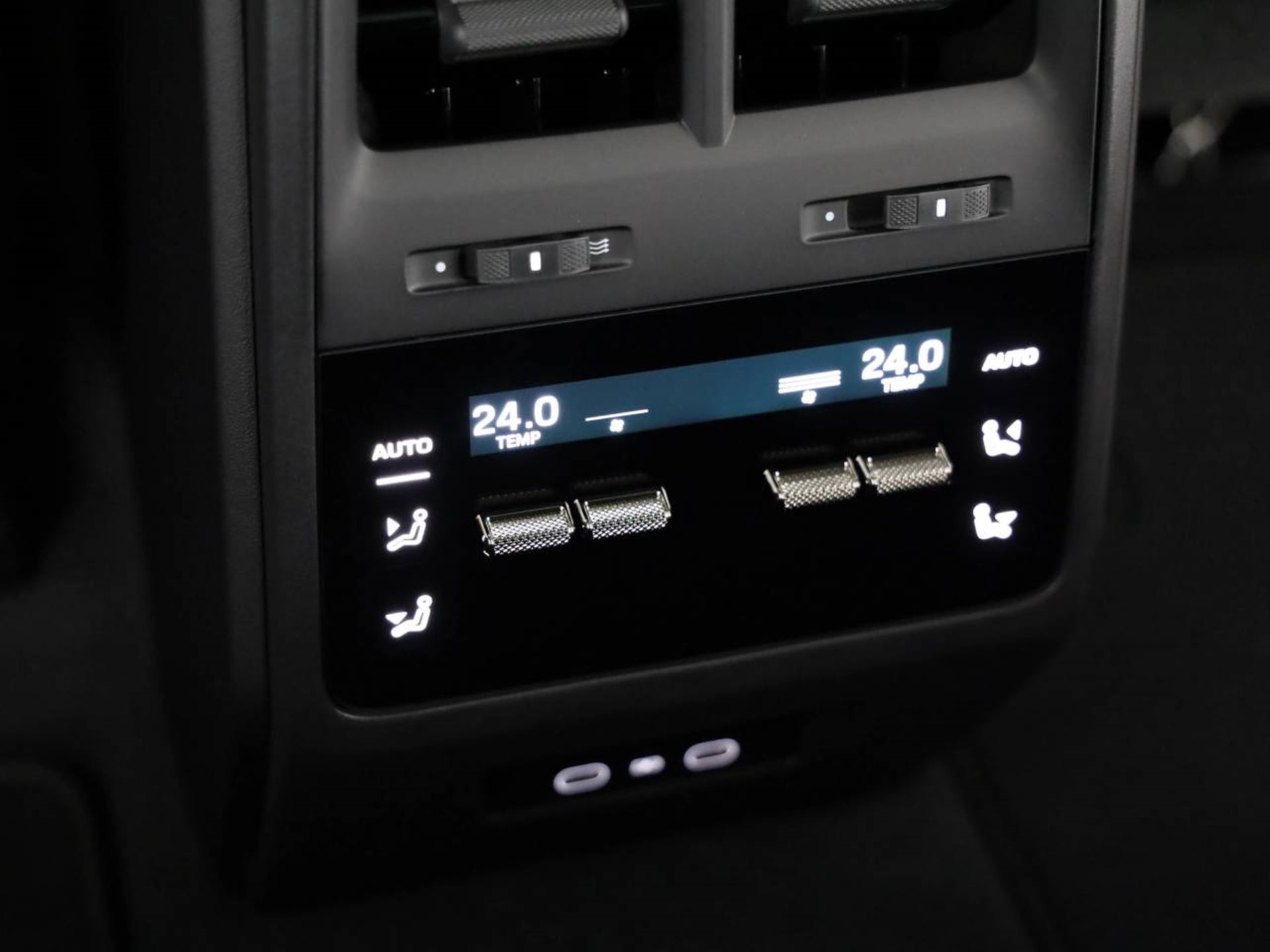PORSCHE Macan Turbo-image-19