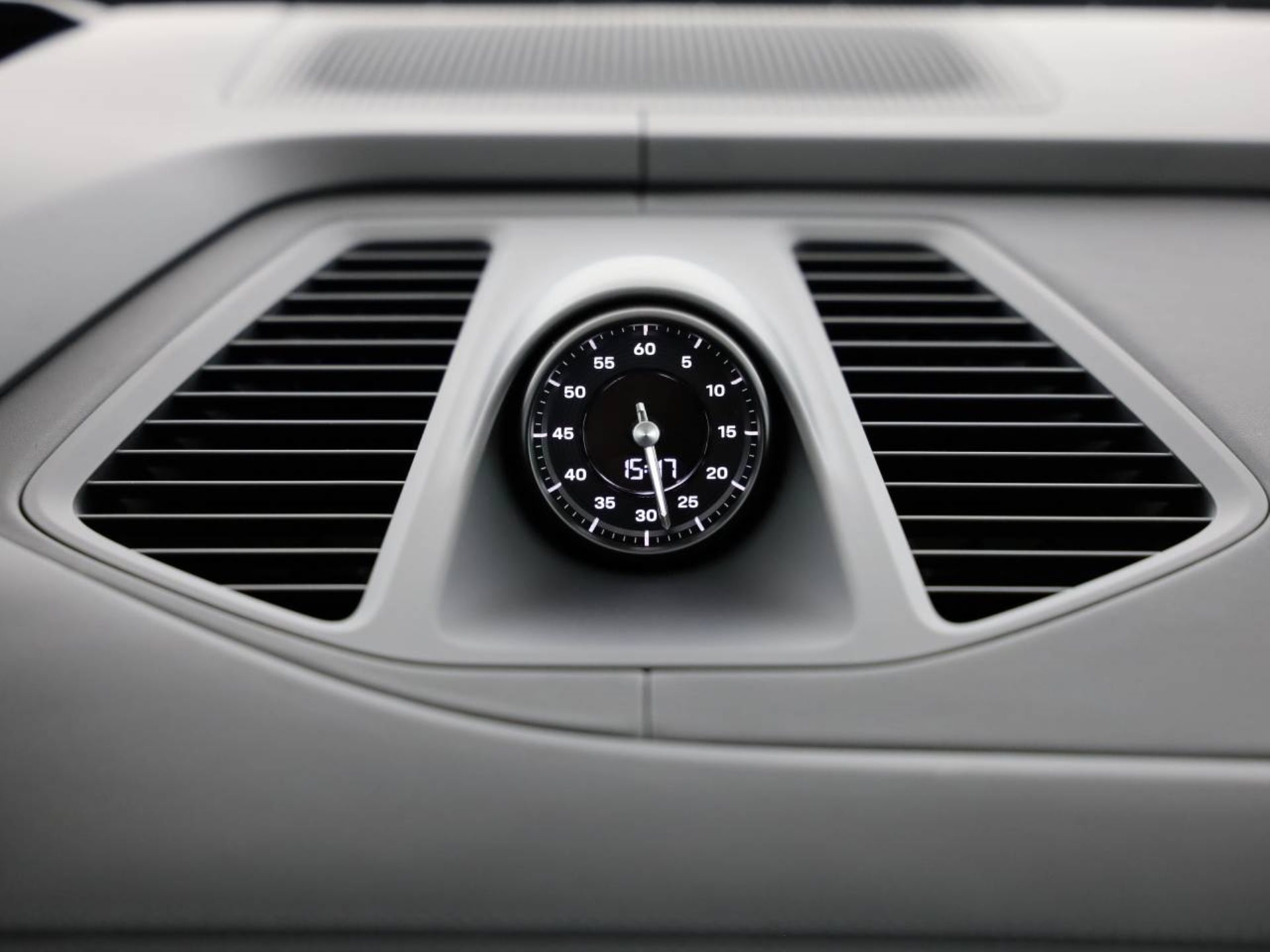 PORSCHE Macan Turbo-image-11