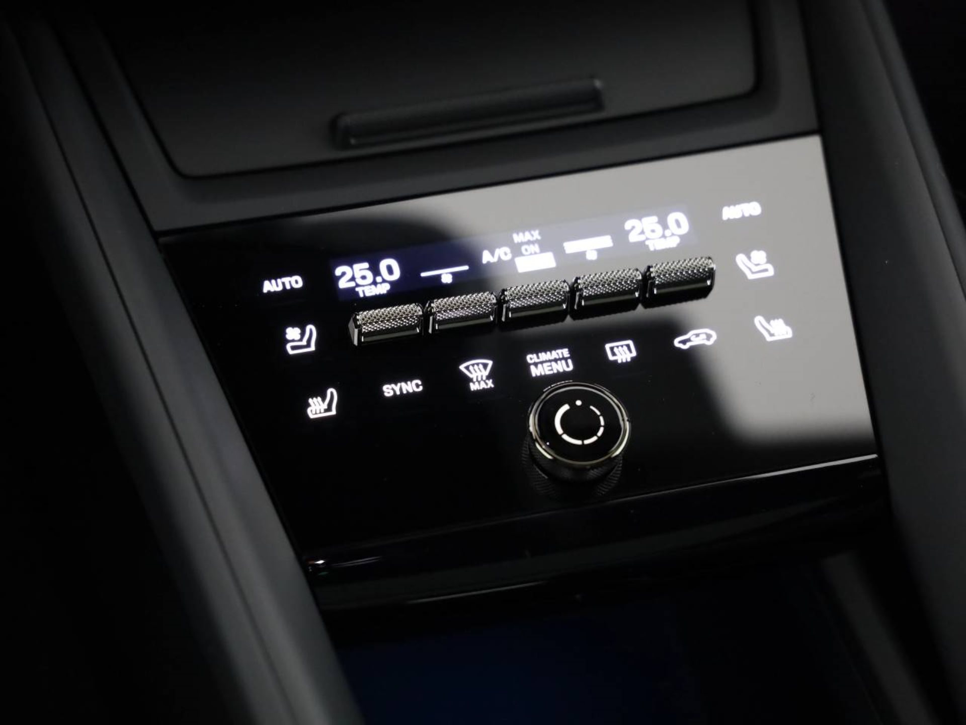 PORSCHE Macan Turbo-image-14