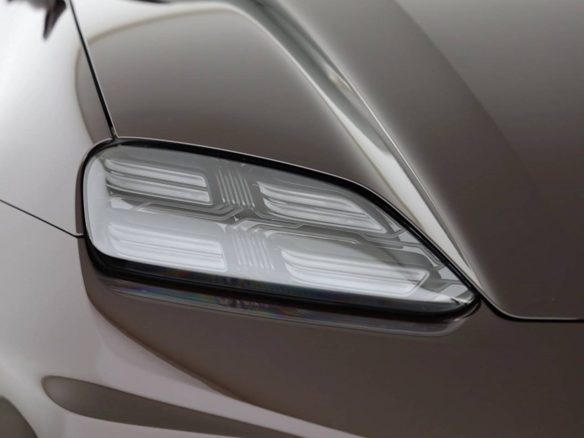 PORSCHE Macan Turbo-image-8