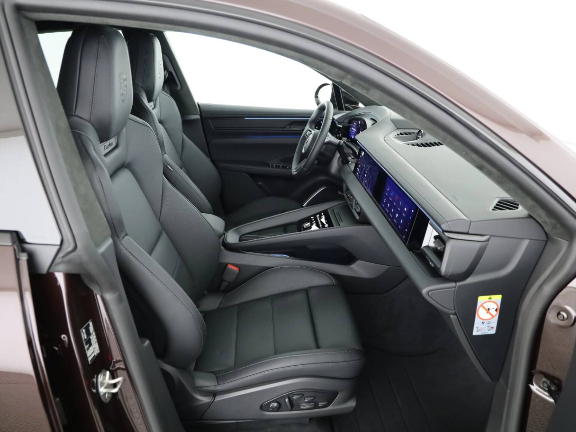 PORSCHE Macan Turbo-image-15
