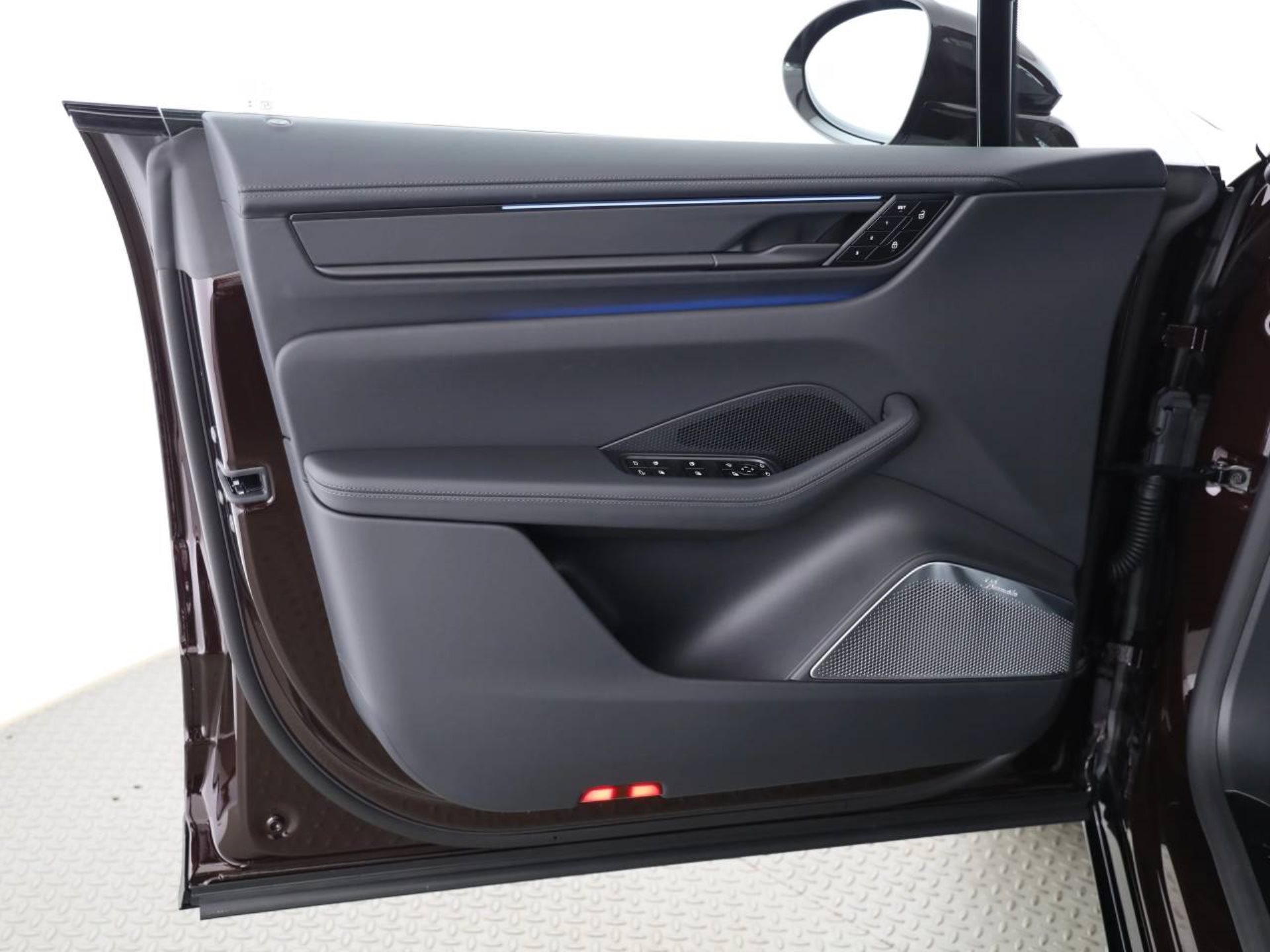 PORSCHE Macan Turbo-image-17