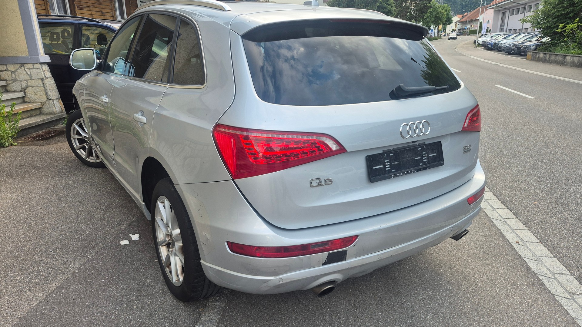 AUDI Q5 3.2 FSI quattro S-tronic-image-6