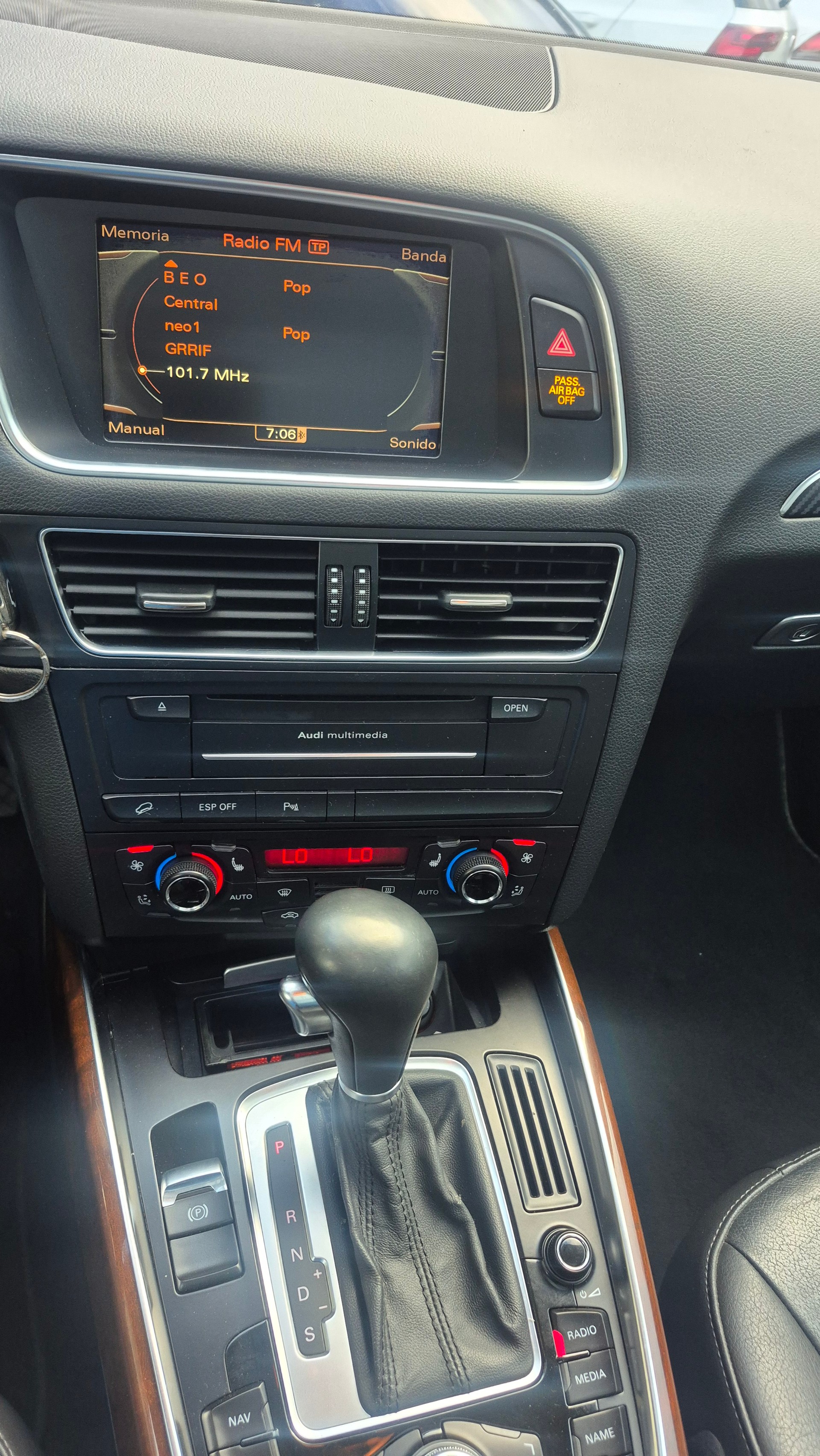 AUDI Q5 3.2 FSI quattro S-tronic-image-10