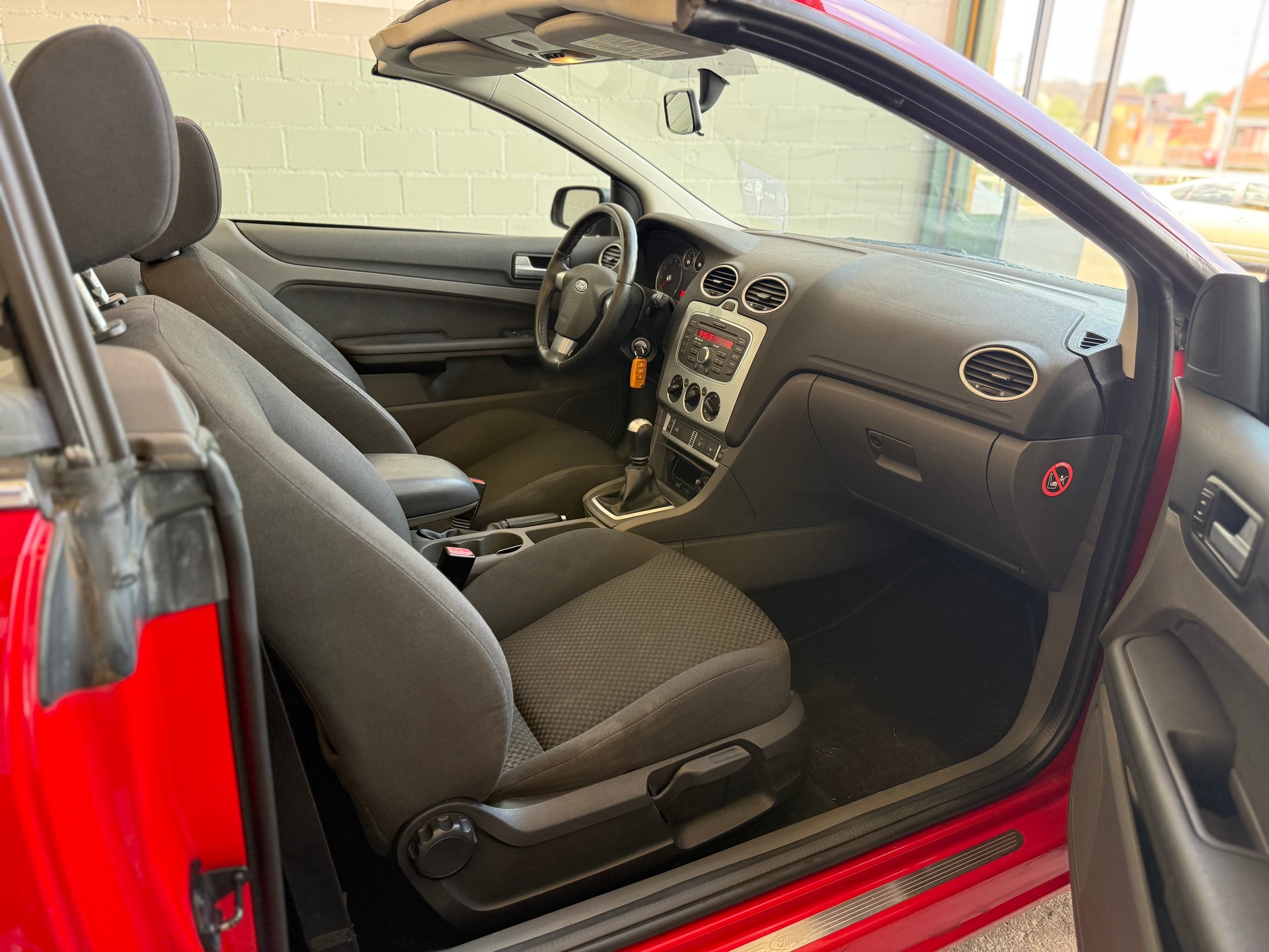 FORD Focus CC 2.0i Ambiente-image-7