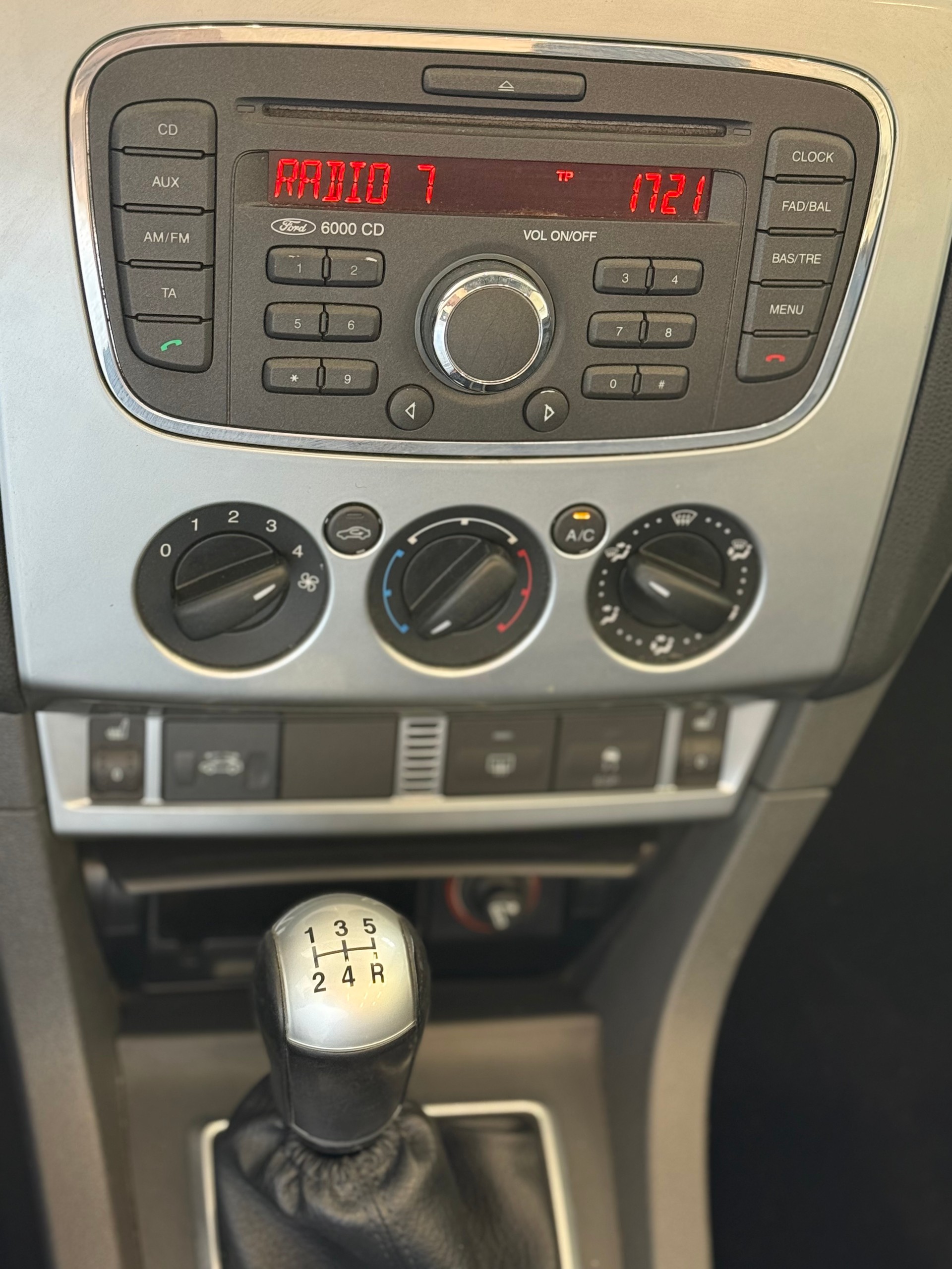 FORD Focus CC 2.0i Ambiente-image-12