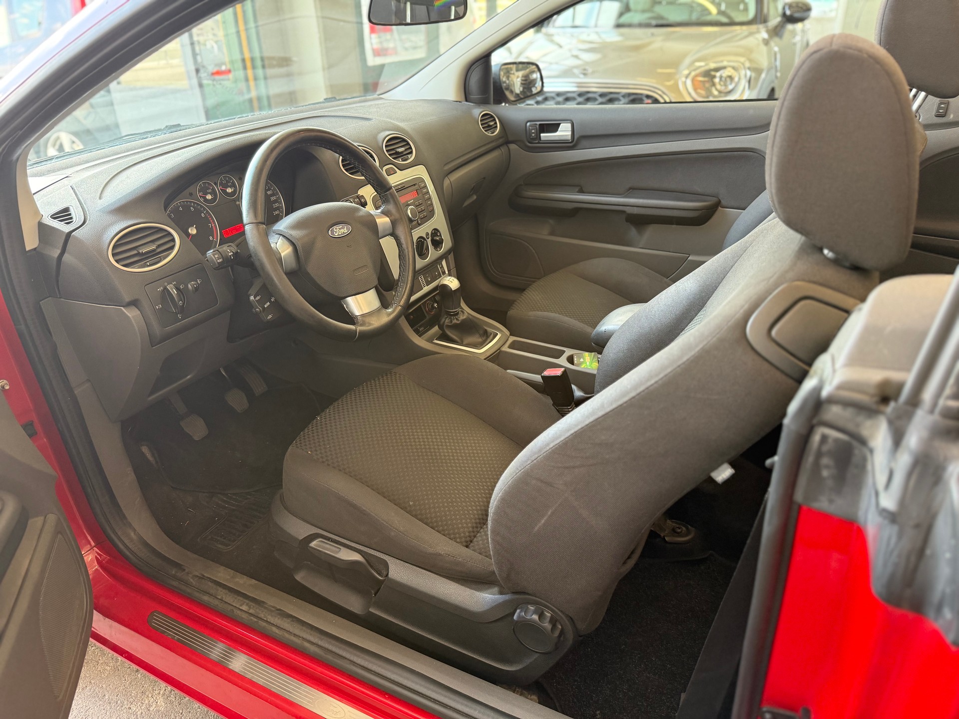 FORD Focus CC 2.0i Ambiente-image-6