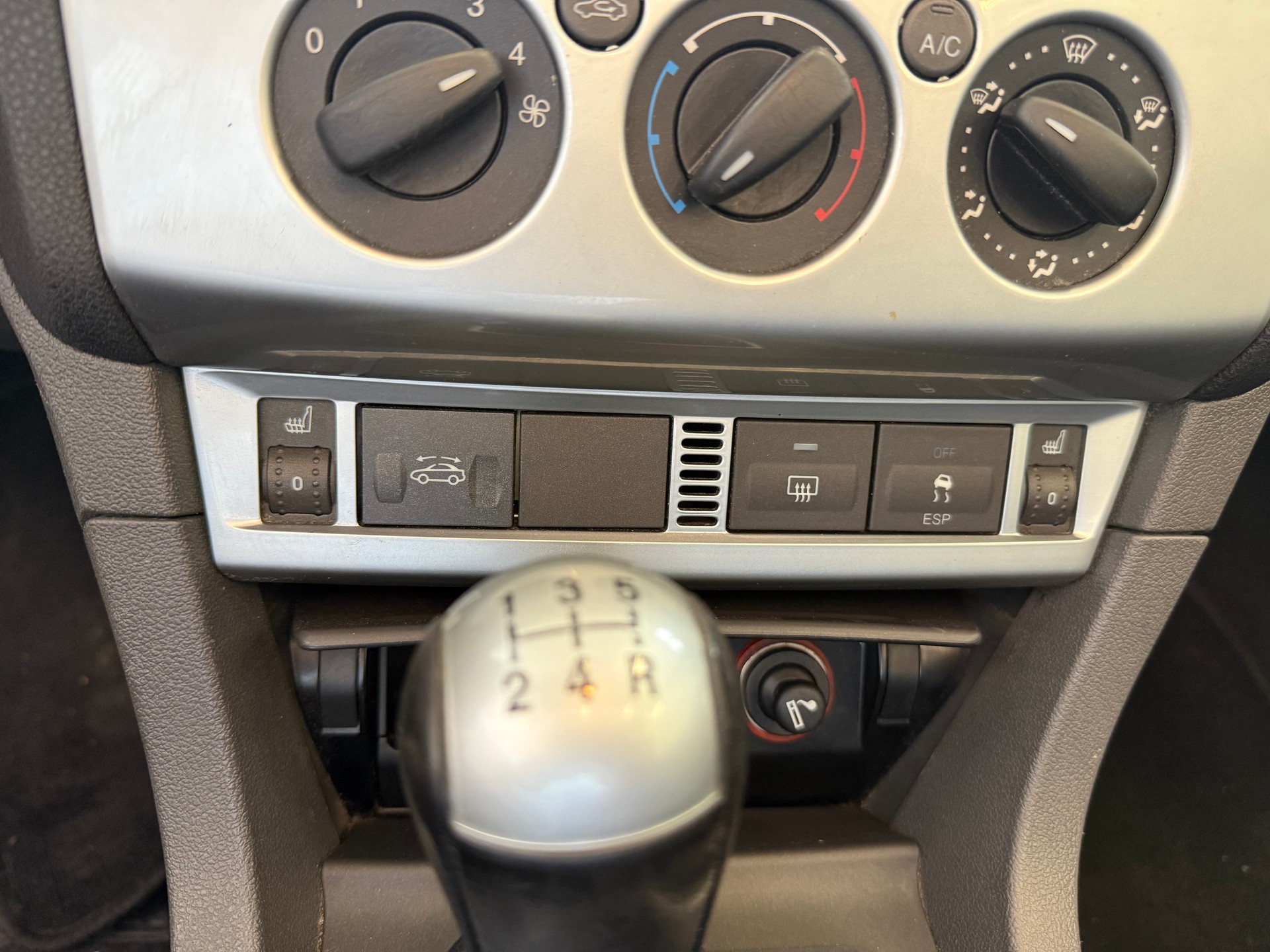 FORD Focus CC 2.0i Ambiente-image-14