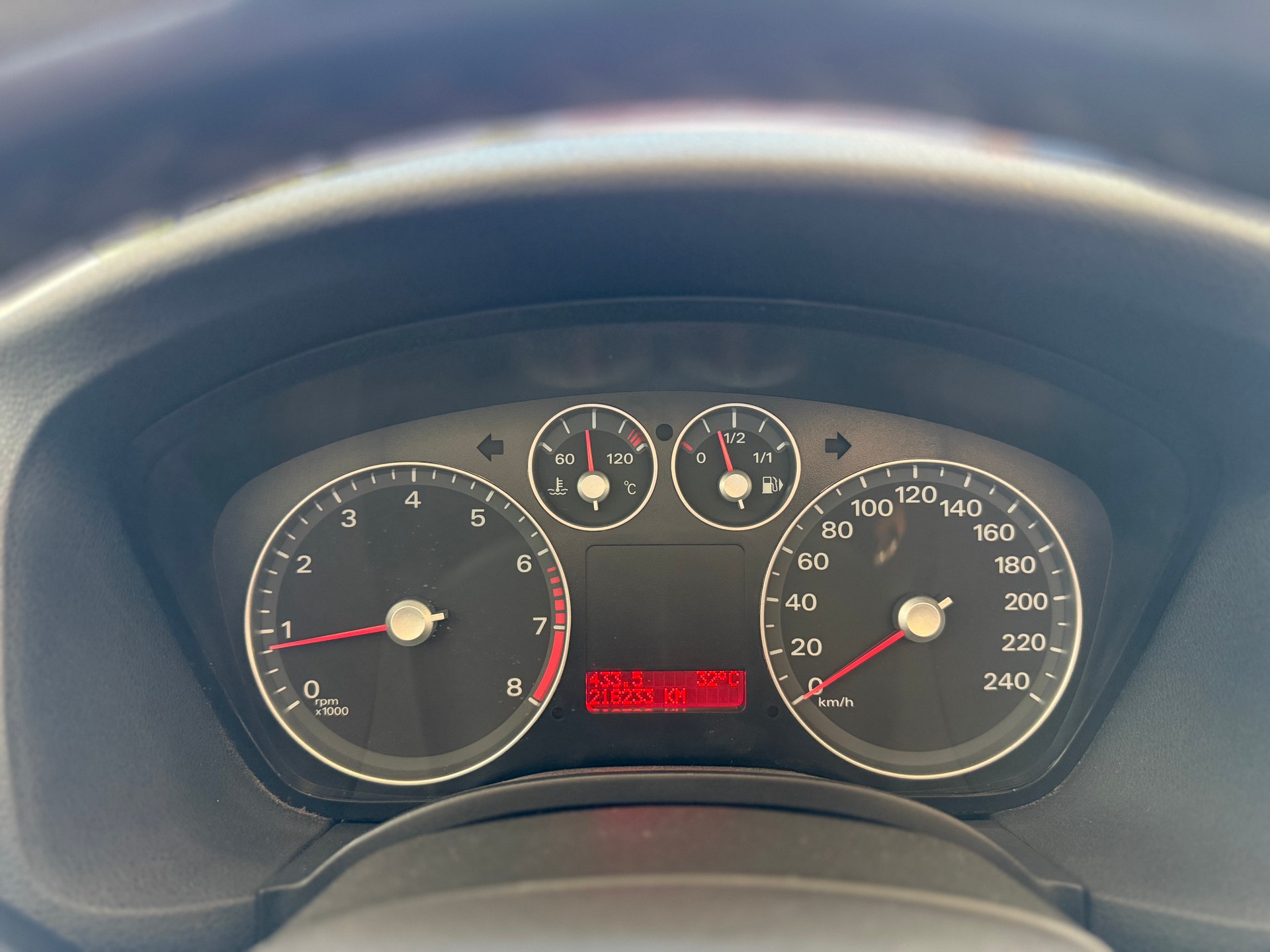 FORD Focus CC 2.0i Ambiente-image-11