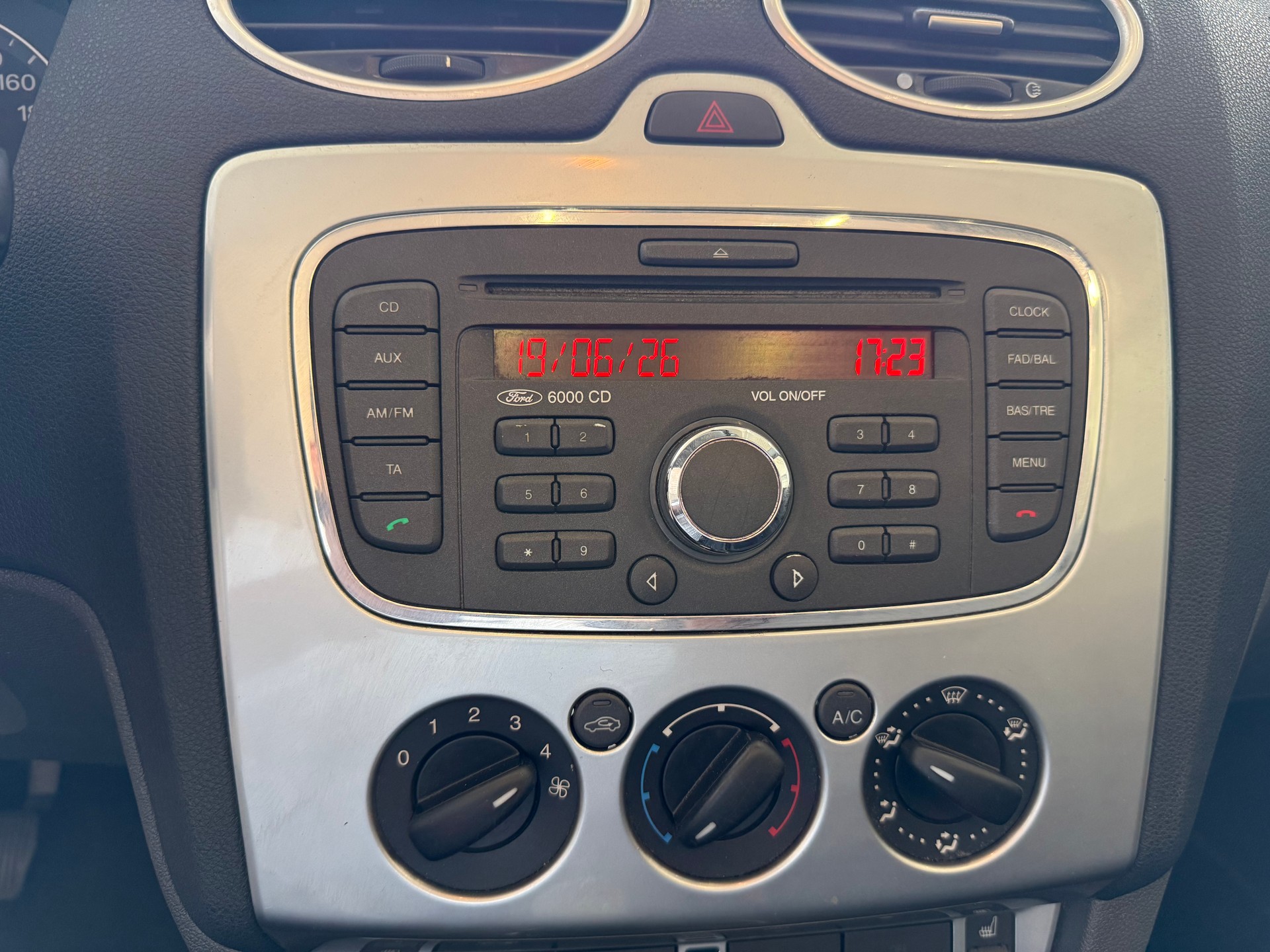 FORD Focus CC 2.0i Ambiente-image-15