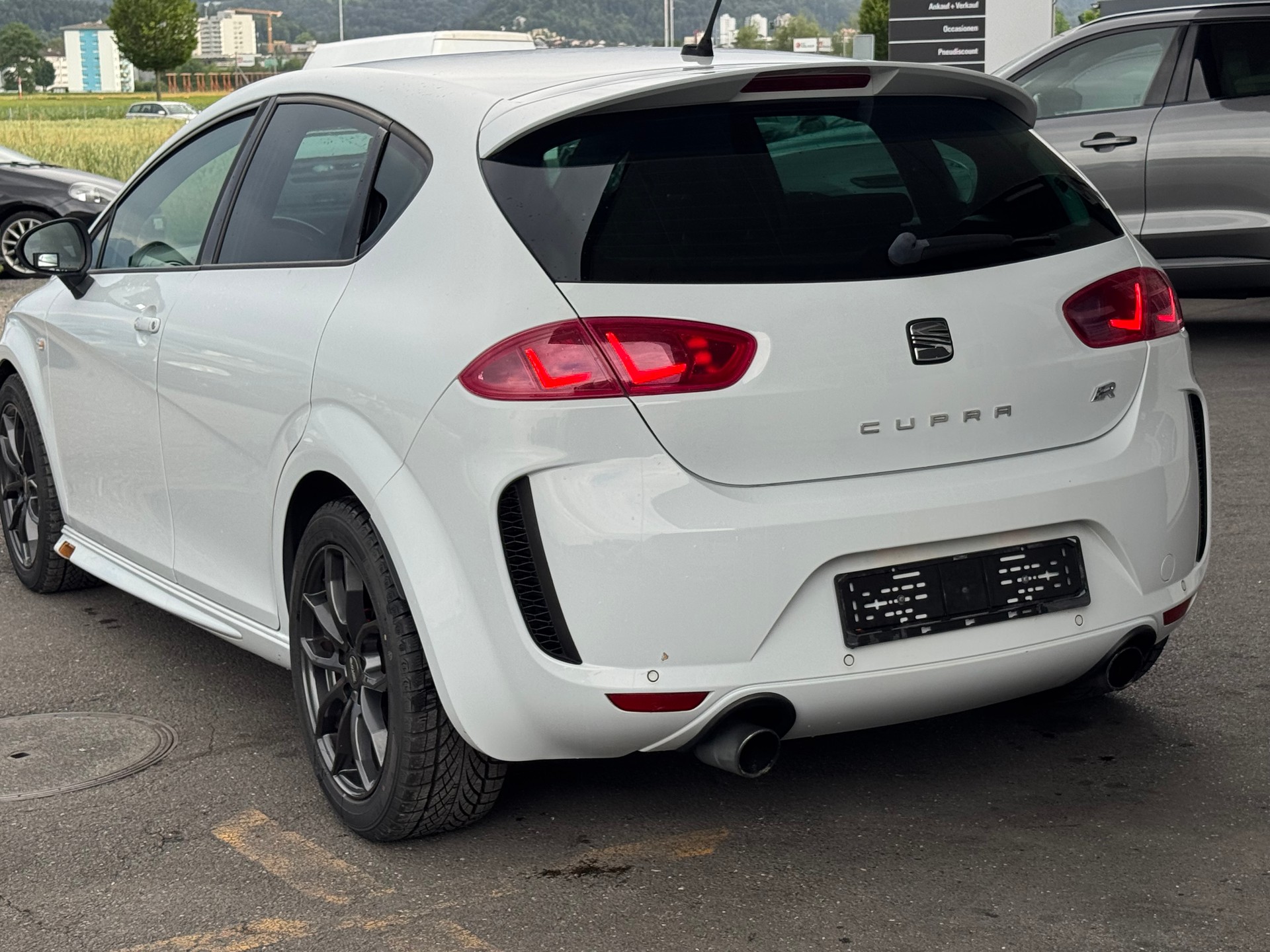 SEAT Leon 2.0 TSI Cupra R Advantage-image-3