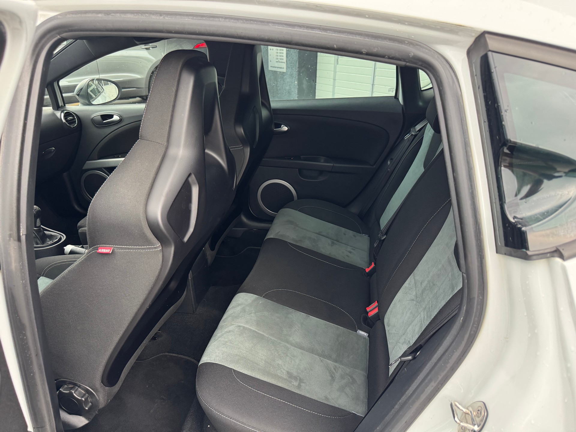 SEAT Leon 2.0 TSI Cupra R Advantage-image-7
