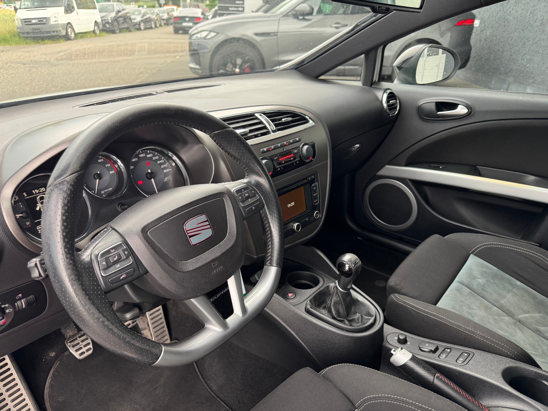 SEAT Leon 2.0 TSI Cupra R Advantage-image-9