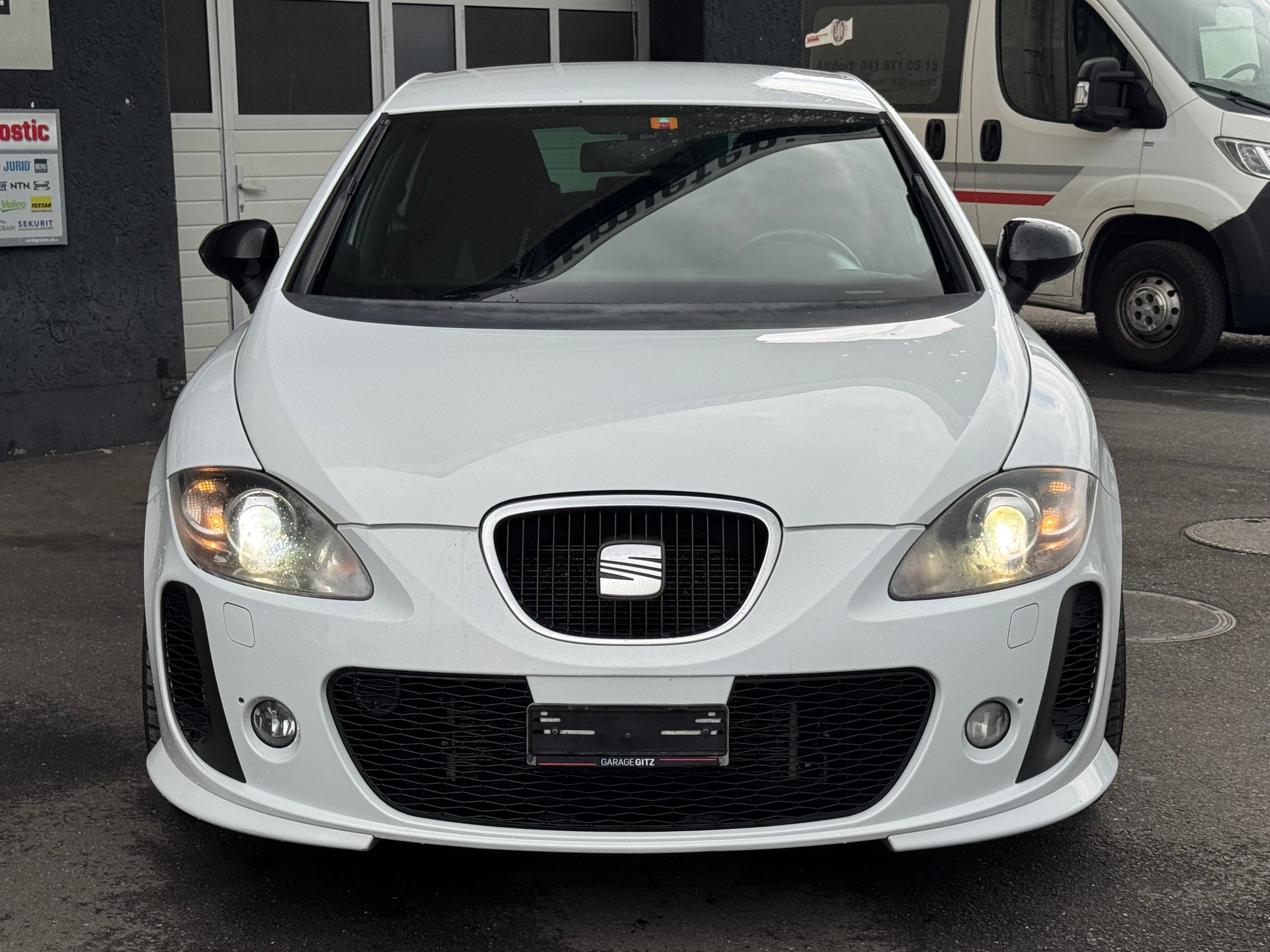 SEAT Leon 2.0 TSI Cupra R Advantage-image-1
