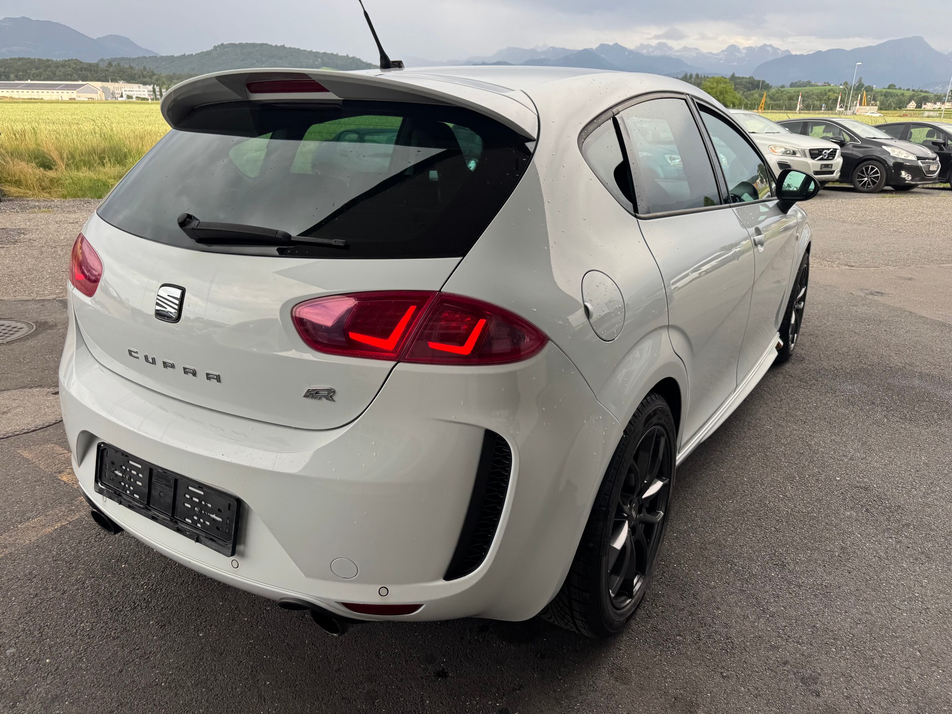 SEAT Leon 2.0 TSI Cupra R Advantage-image-5