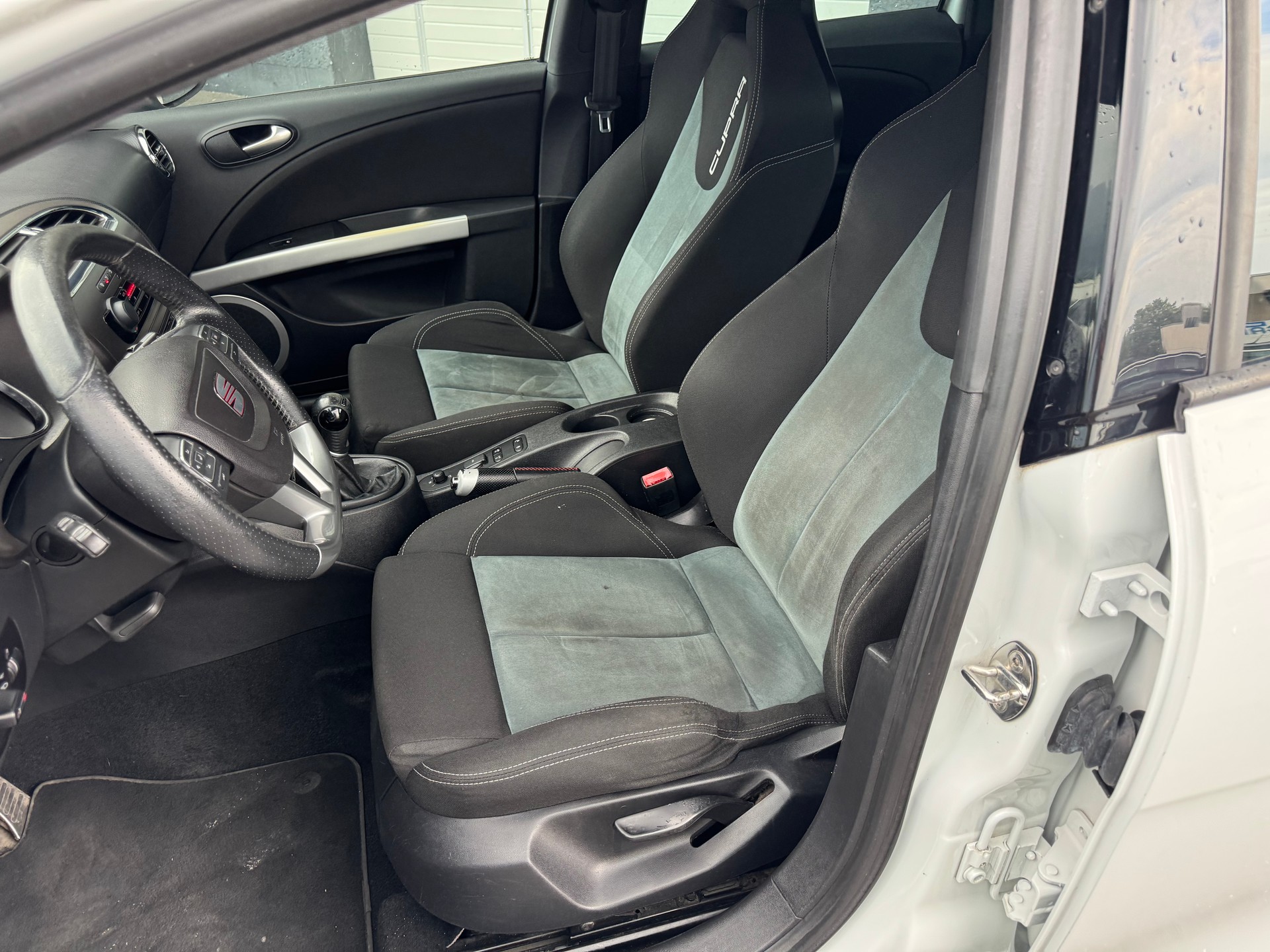SEAT Leon 2.0 TSI Cupra R Advantage-image-8