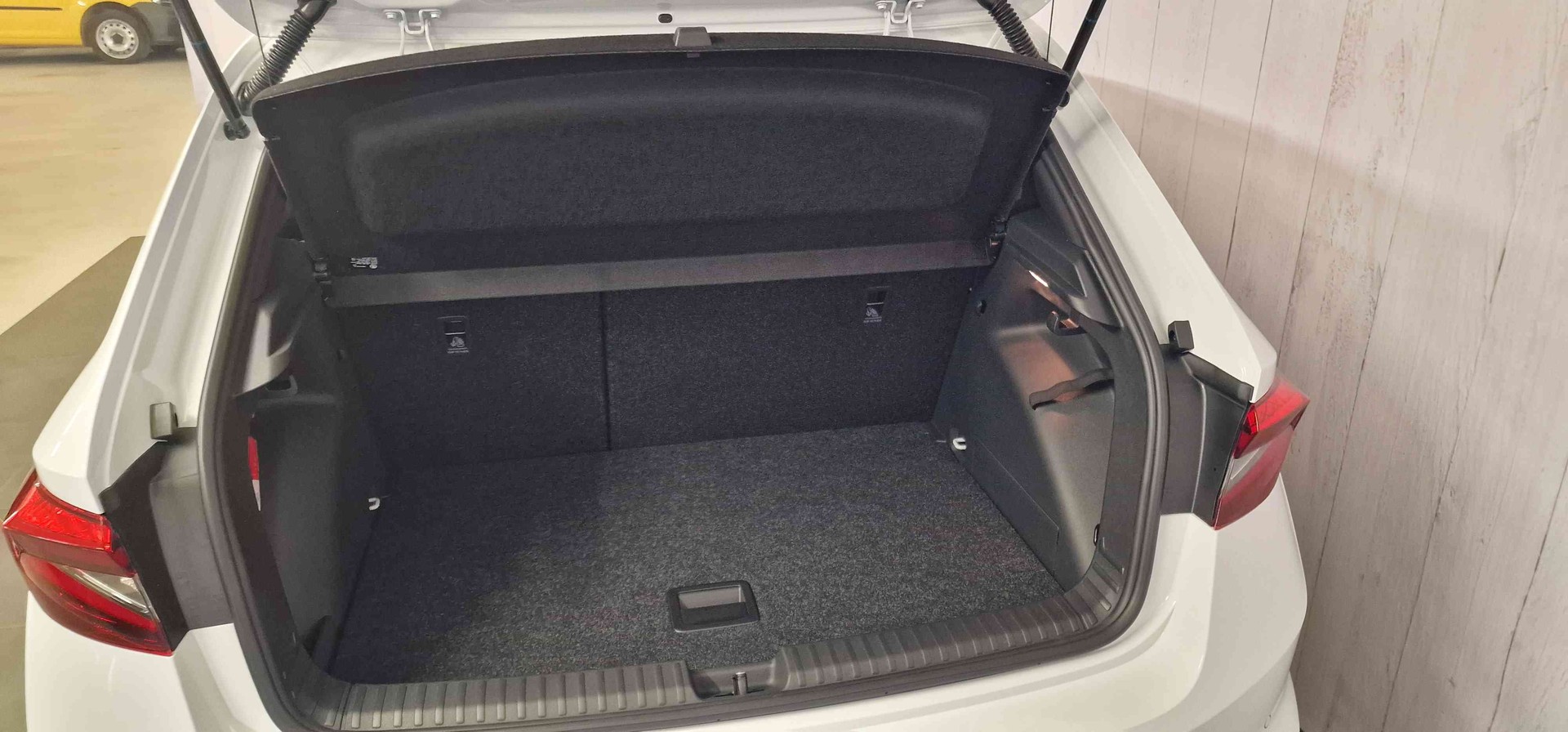 SKODA Fabia 1.0 TSI Dynamic DSG-image-18
