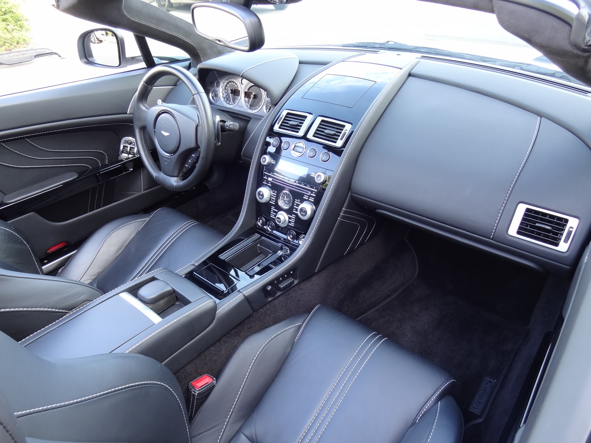 ASTON MARTIN V8 Vantage 4.7 S Sportshift-image-12