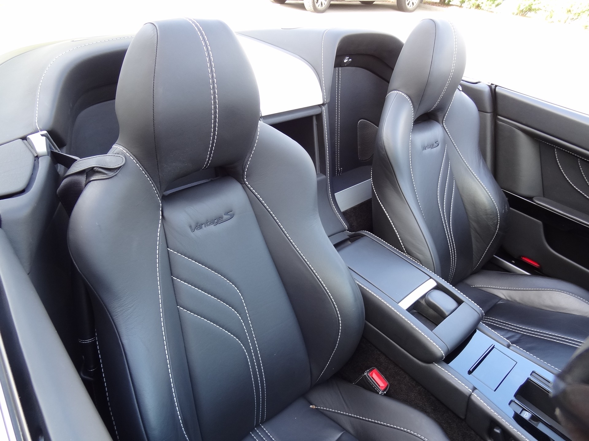 ASTON MARTIN V8 Vantage 4.7 S Sportshift-image-13