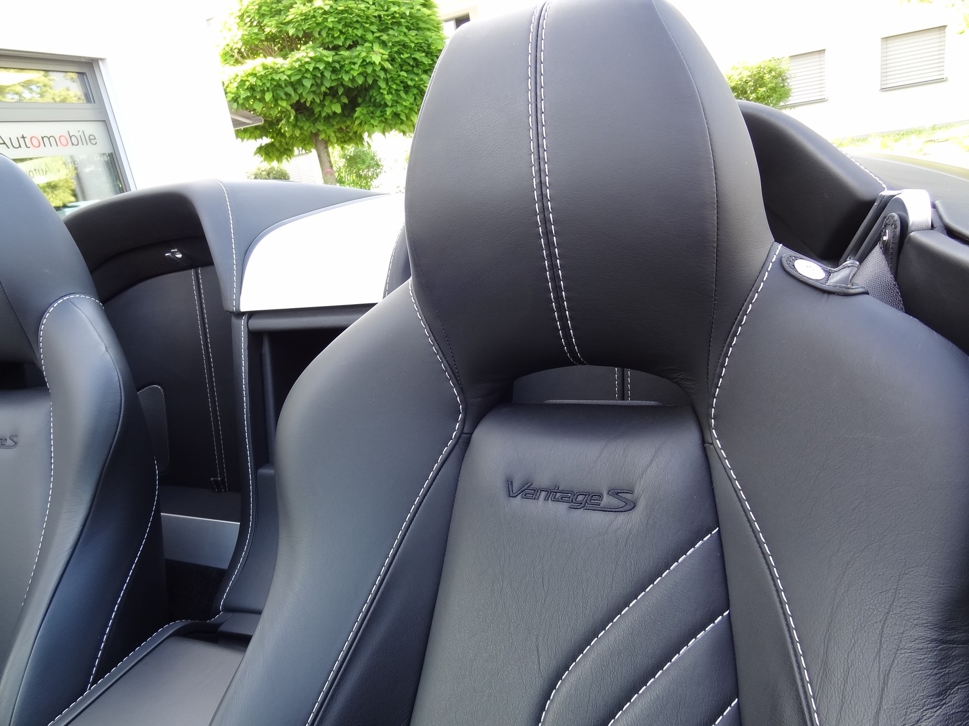 ASTON MARTIN V8 Vantage 4.7 S Sportshift-image-14