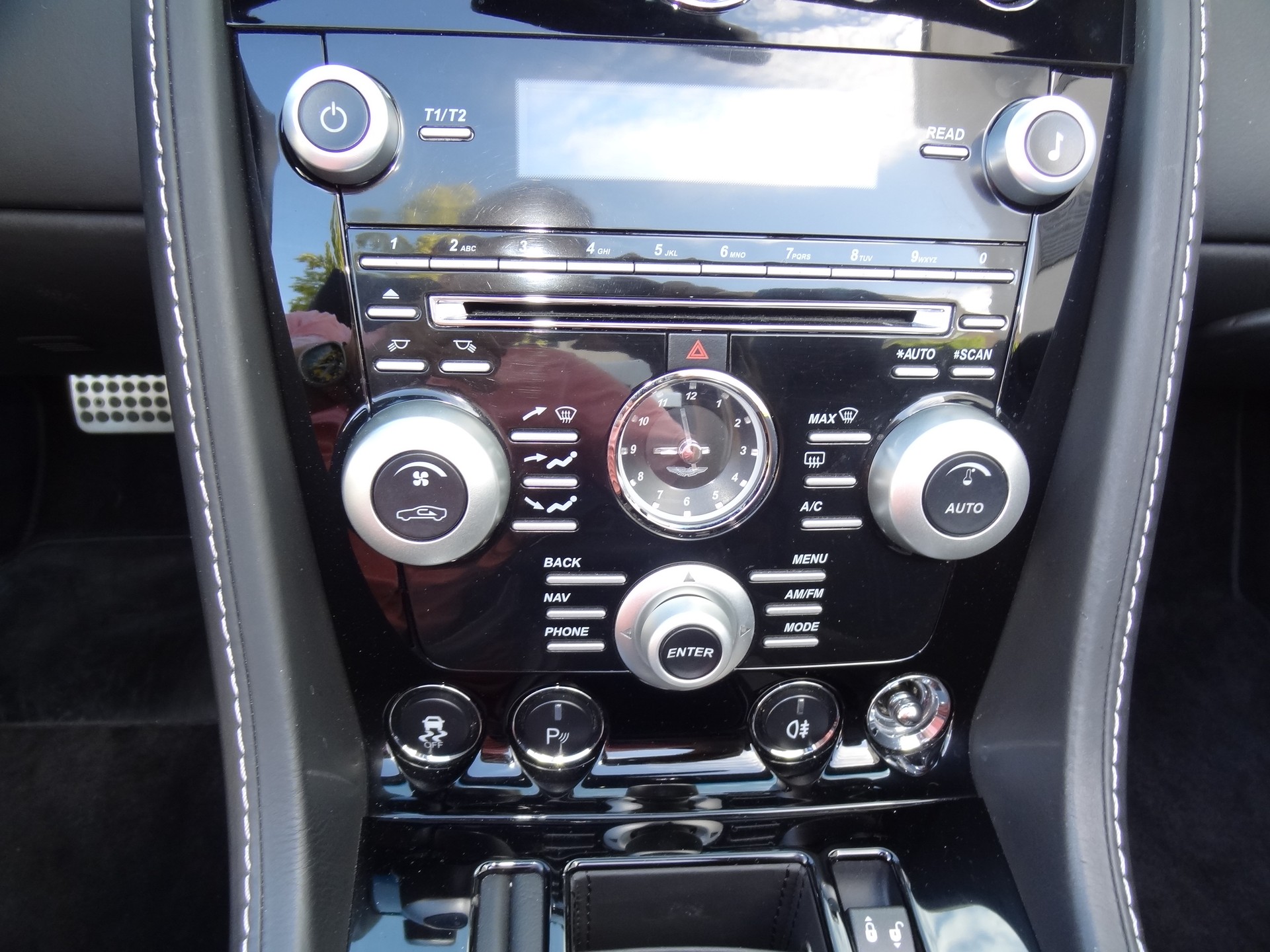 ASTON MARTIN V8 Vantage 4.7 S Sportshift-image-17