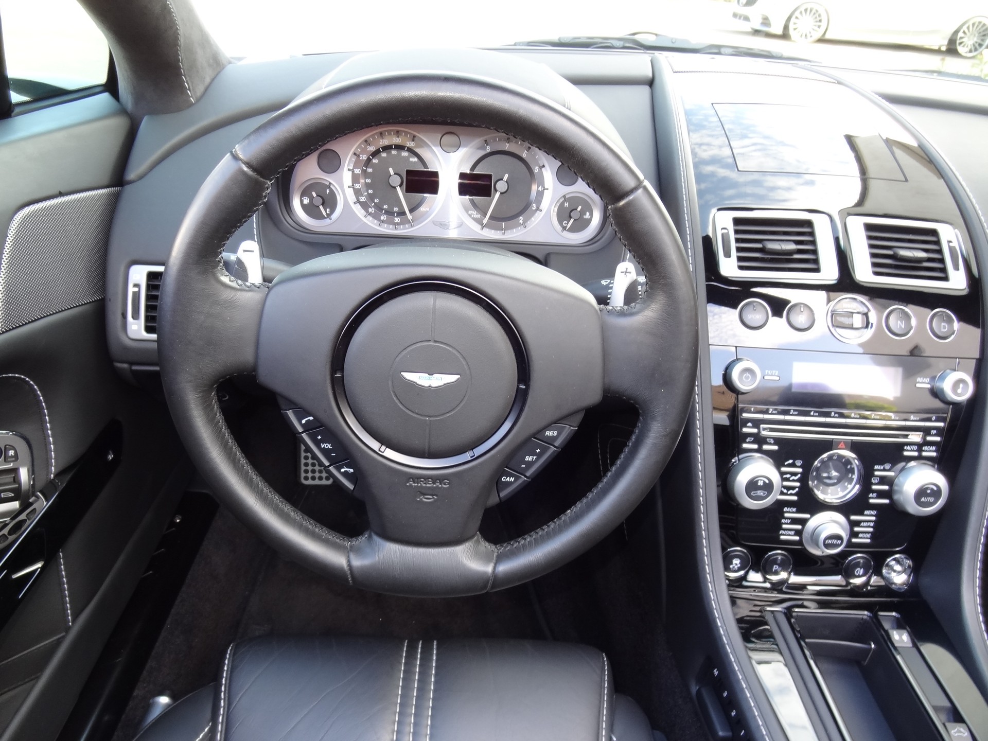 ASTON MARTIN V8 Vantage 4.7 S Sportshift-image-15