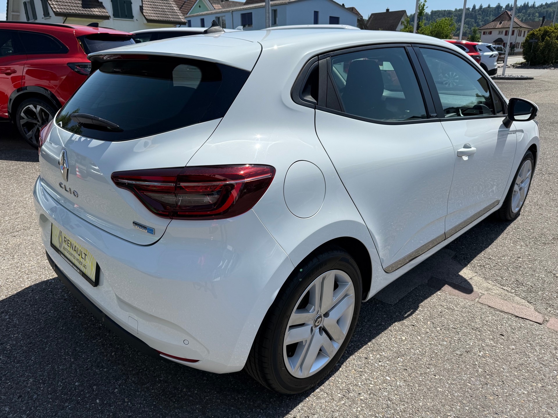 RENAULT Clio 1.6 E-Tech Zen-image-4
