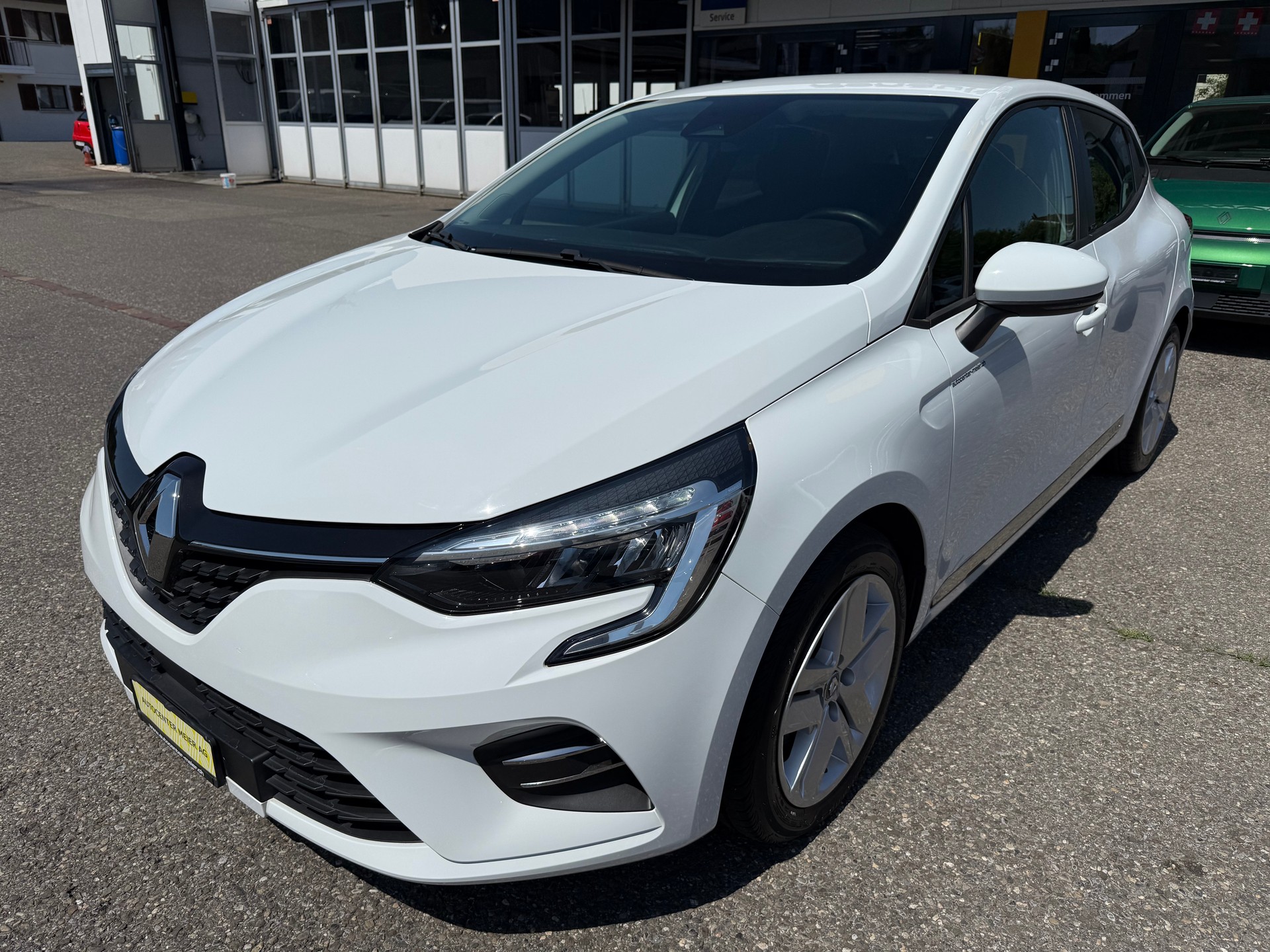 RENAULT Clio 1.6 E-Tech Zen-image-1