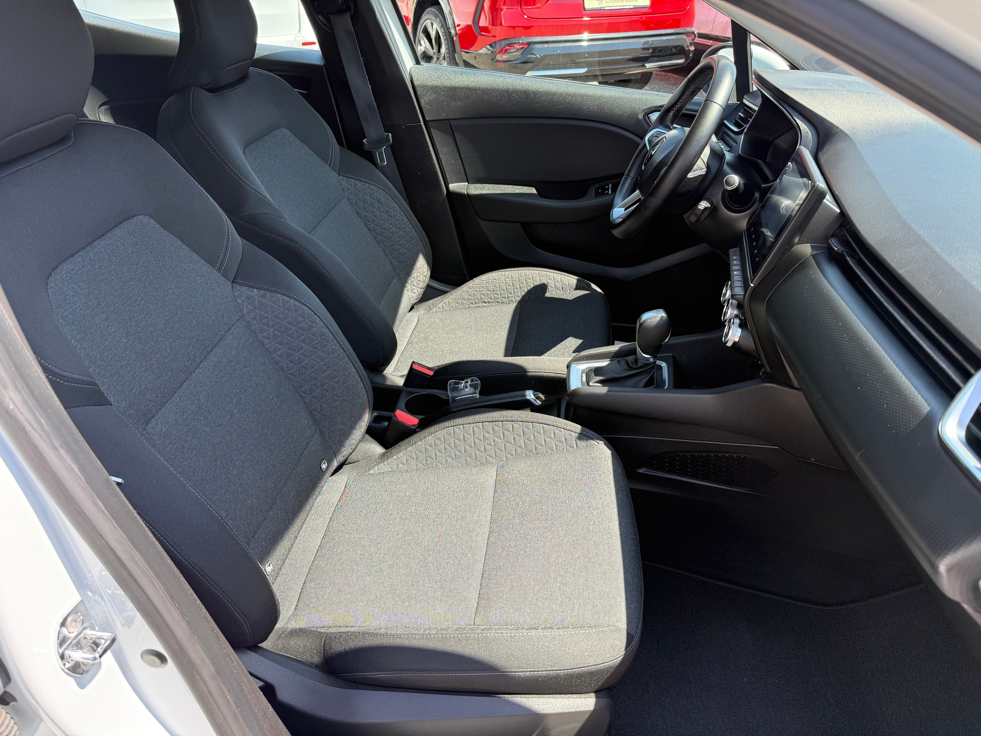 RENAULT Clio 1.6 E-Tech Zen-image-9