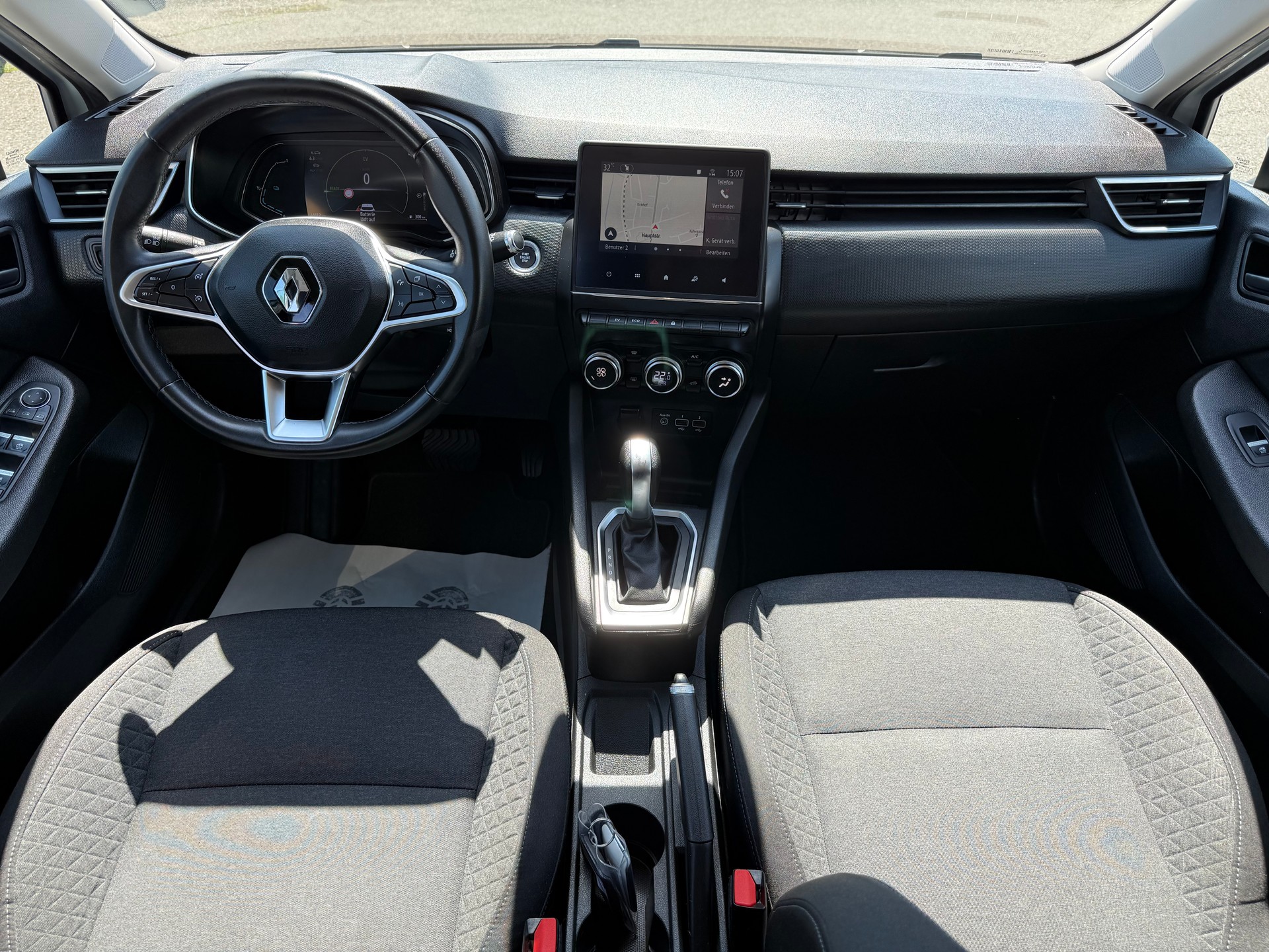 RENAULT Clio 1.6 E-Tech Zen-image-7