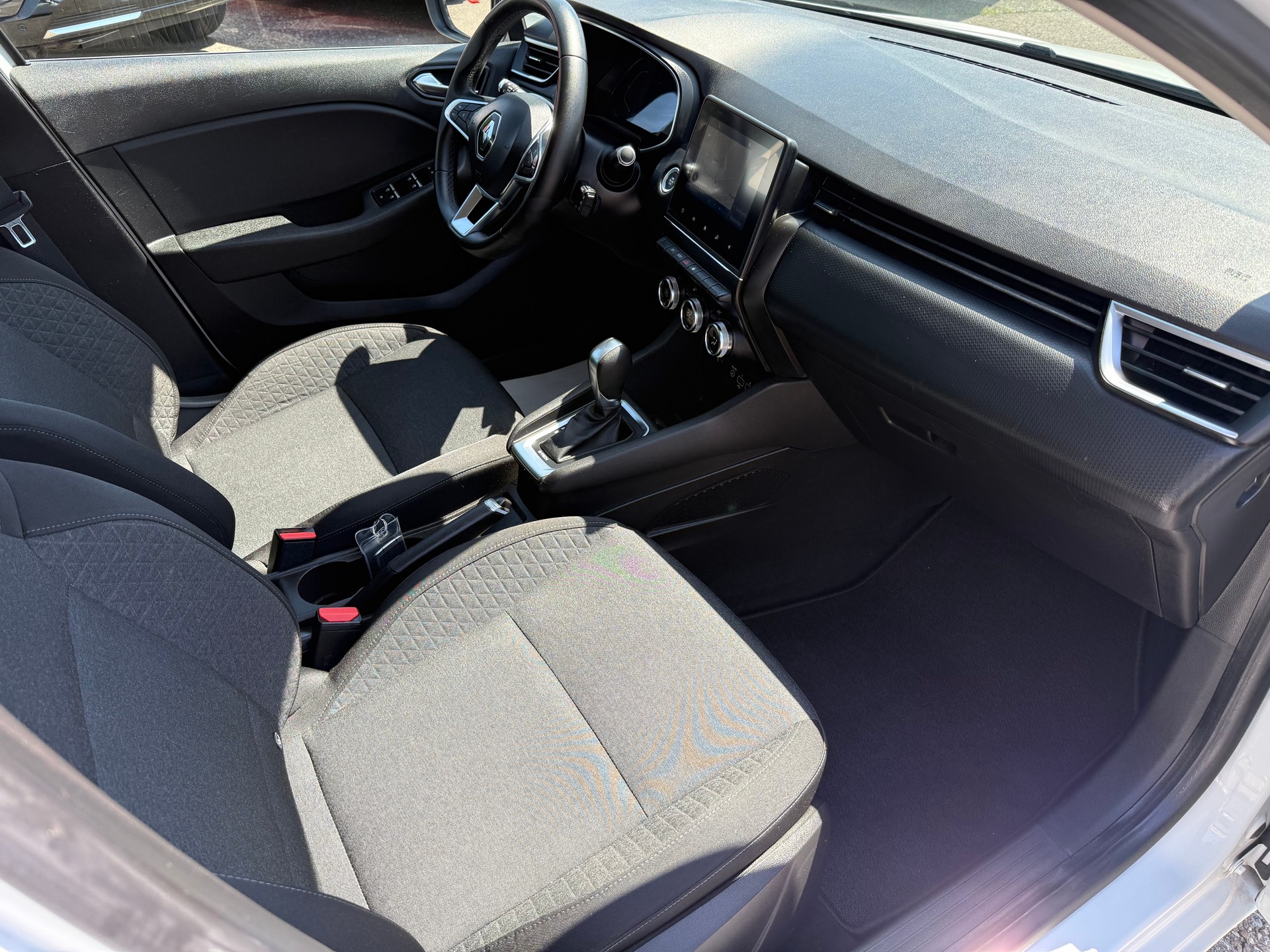 RENAULT Clio 1.6 E-Tech Zen-image-8