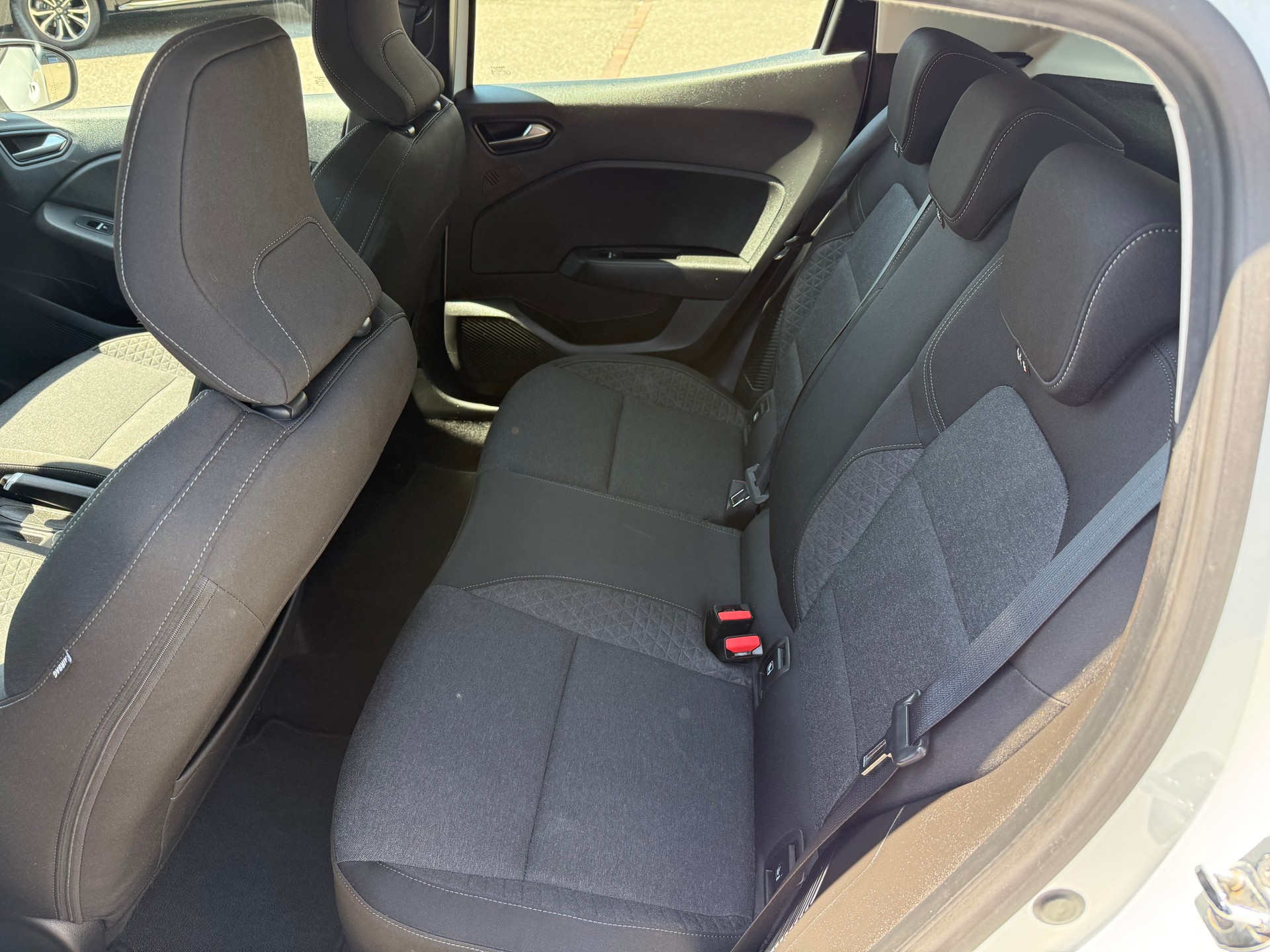 RENAULT Clio 1.6 E-Tech Zen-image-10