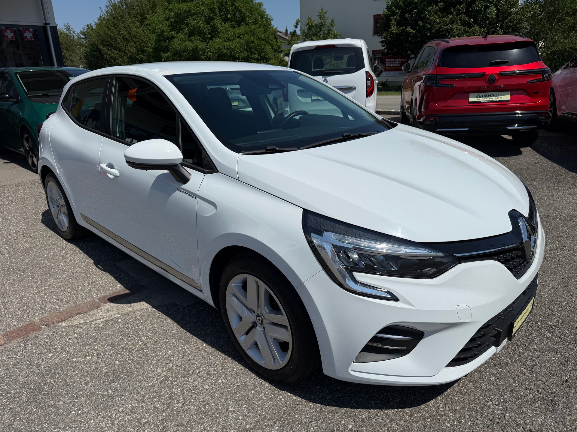 RENAULT Clio 1.6 E-Tech Zen-image-6