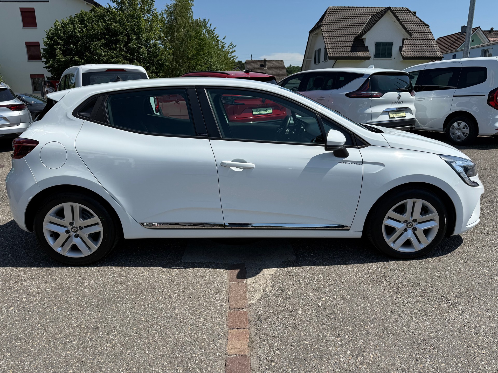 RENAULT Clio 1.6 E-Tech Zen-image-5