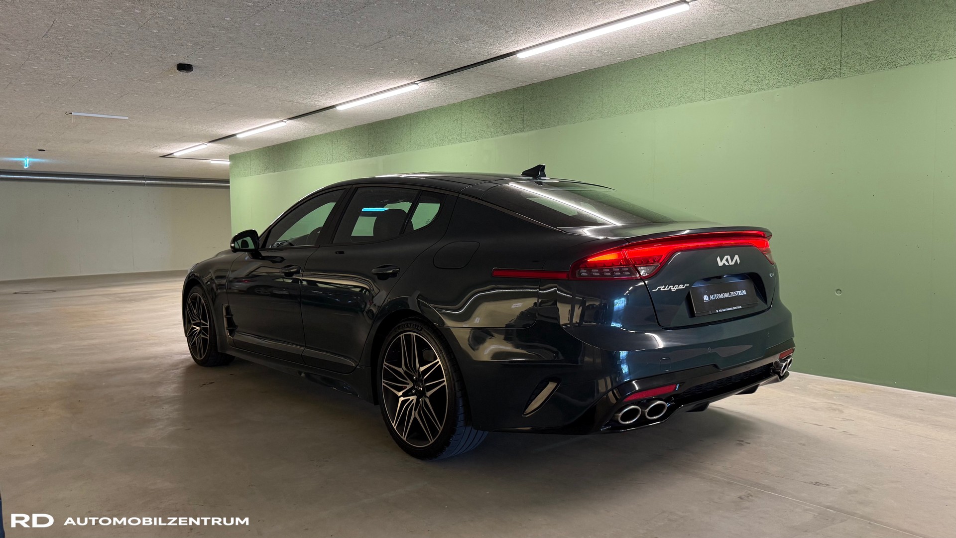 KIA 3.3 T-GDi GT Automat AWD-image-4