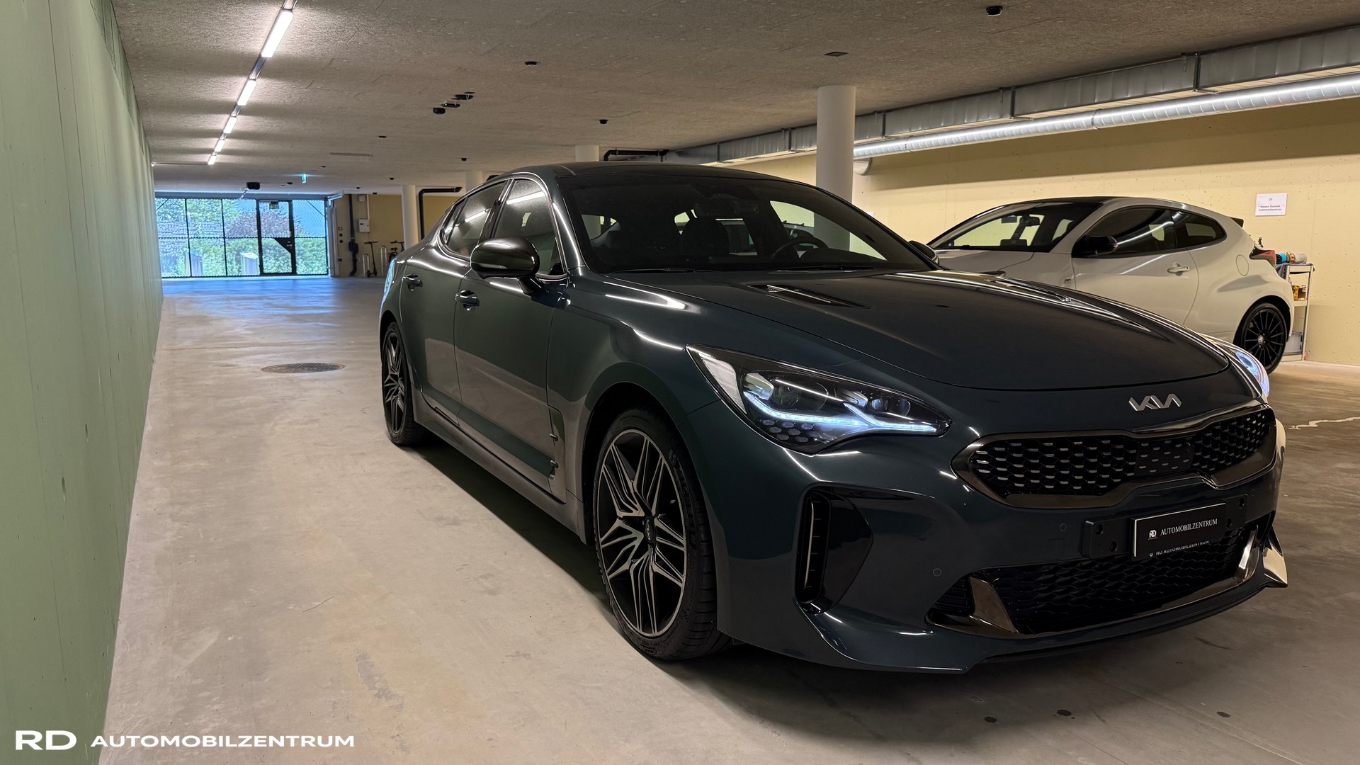 KIA 3.3 T-GDi GT Automat AWD-image-6