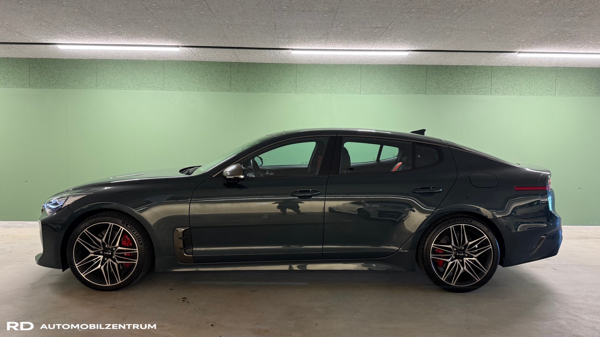 KIA 3.3 T-GDi GT Automat AWD-image-1
