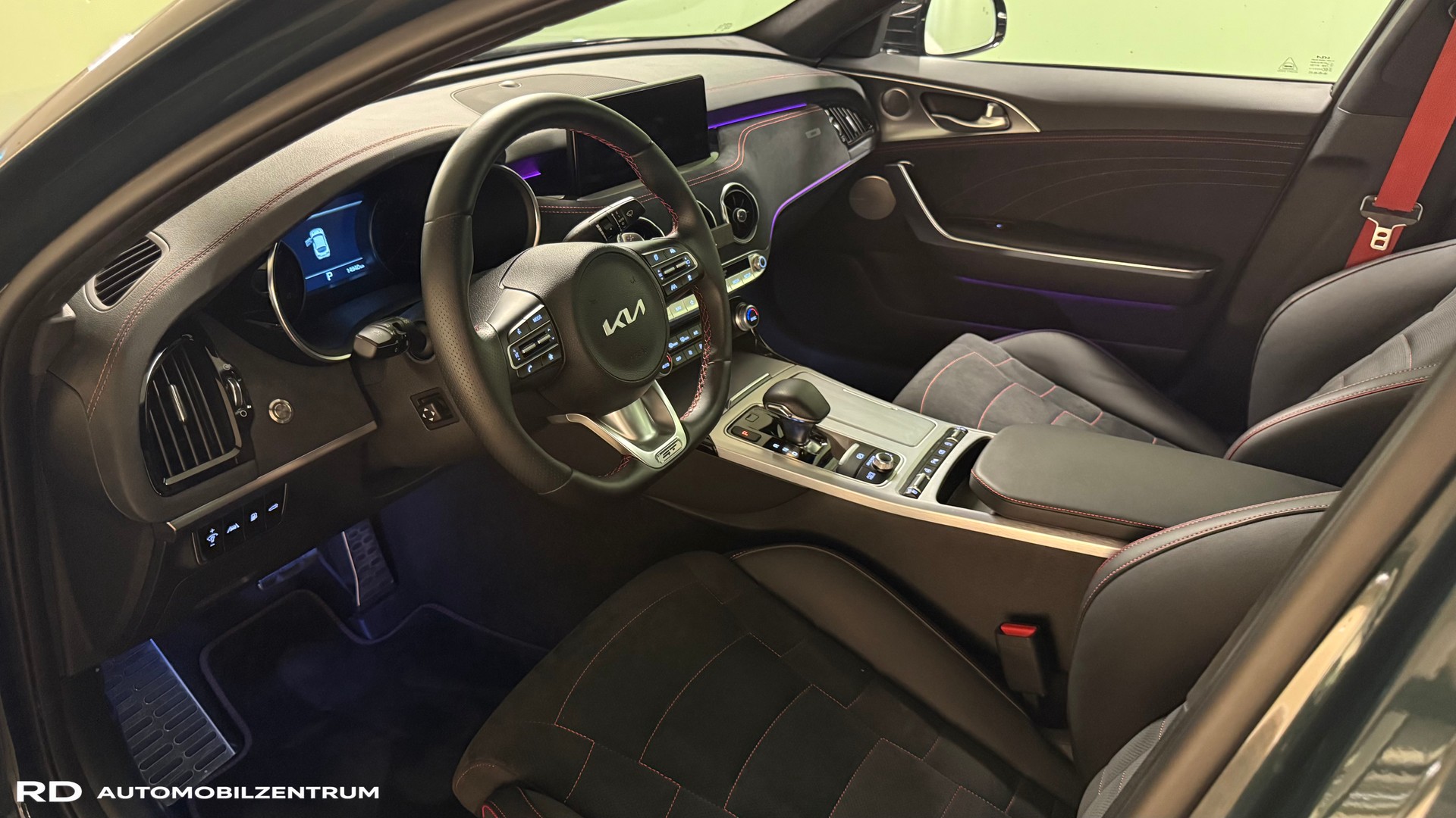 KIA 3.3 T-GDi GT Automat AWD-image-9