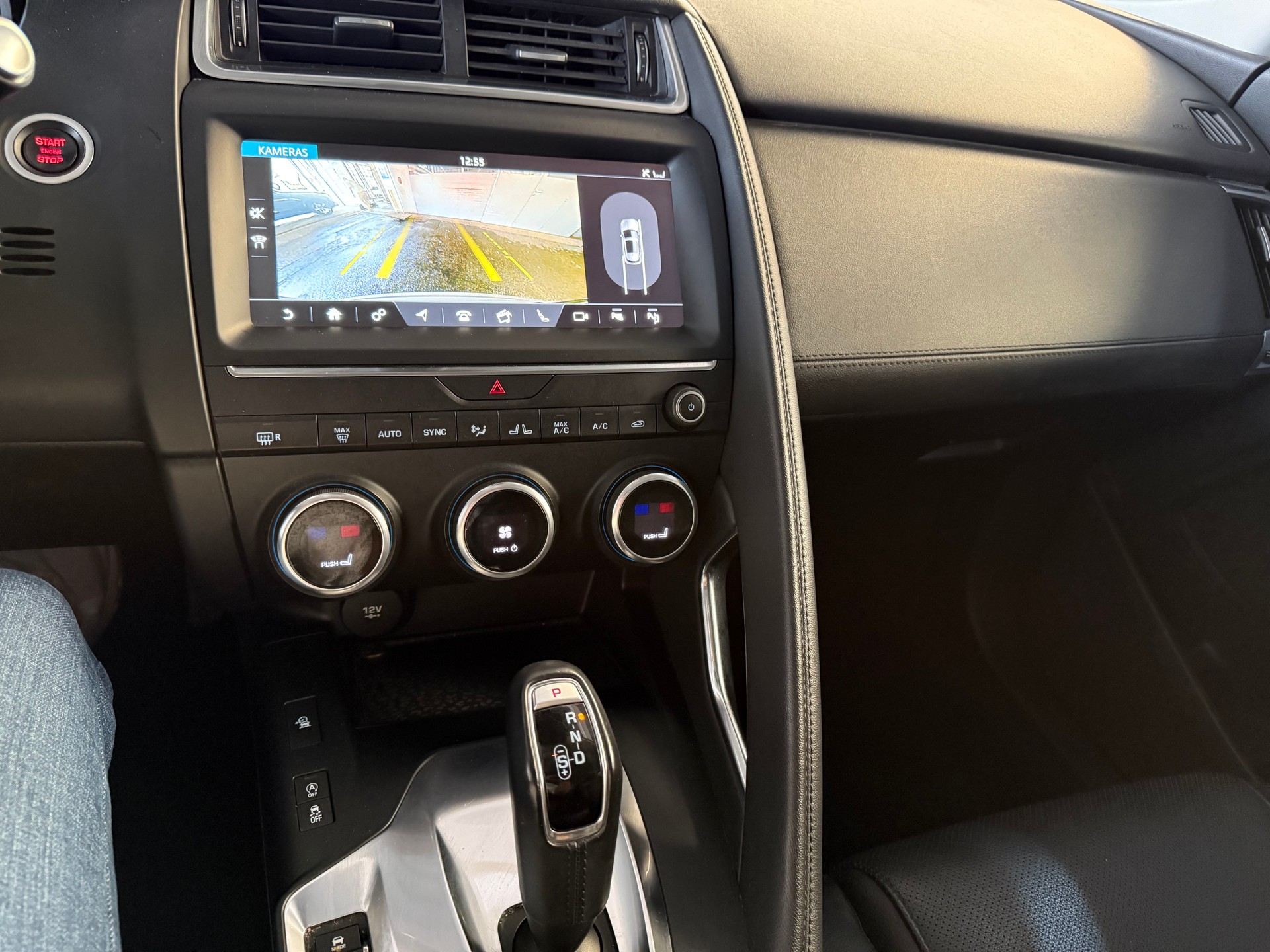 JAGUAR E-Pace 2.0d D150 AWD Automatik-image-11