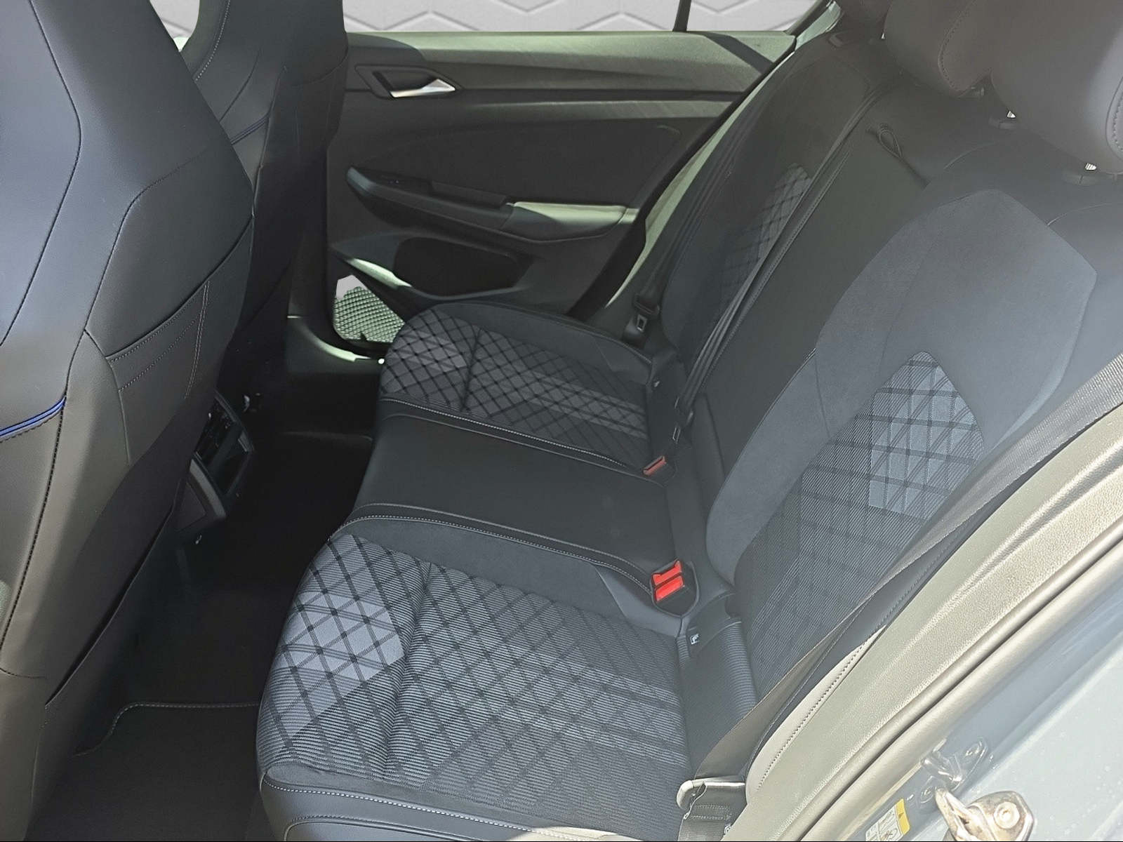VW Golf 2.0 TSI R-Line DSG 4 Motion-image-12