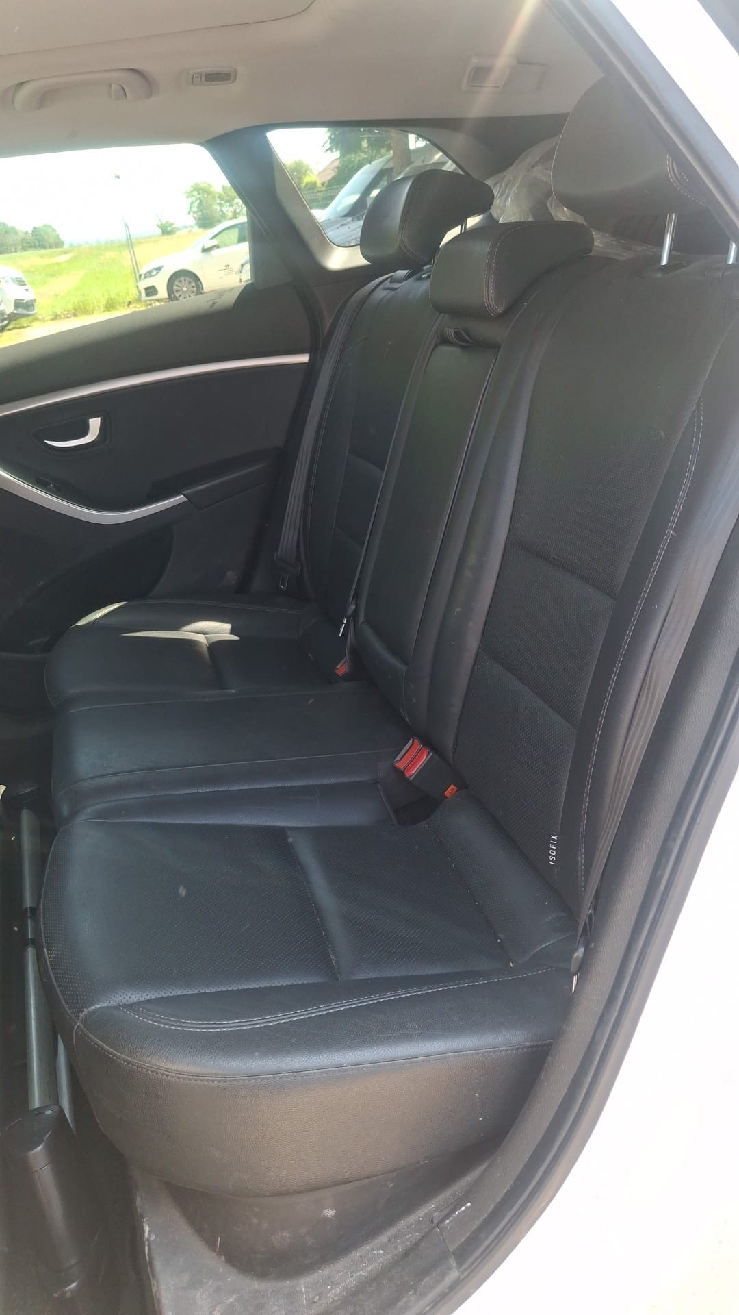 HYUNDAI i30 Wagon 1.6 CRDi Premium Automatic-image-2