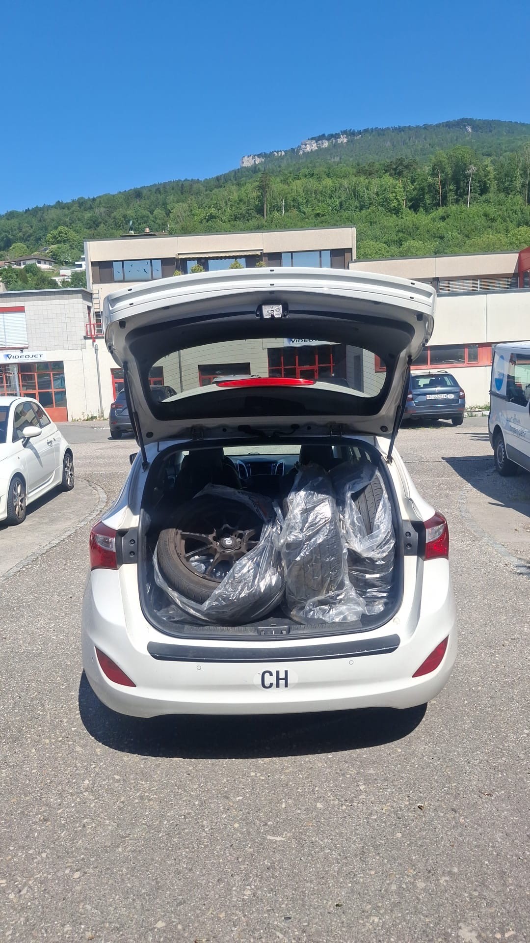 HYUNDAI i30 Wagon 1.6 CRDi Premium Automatic-image-3