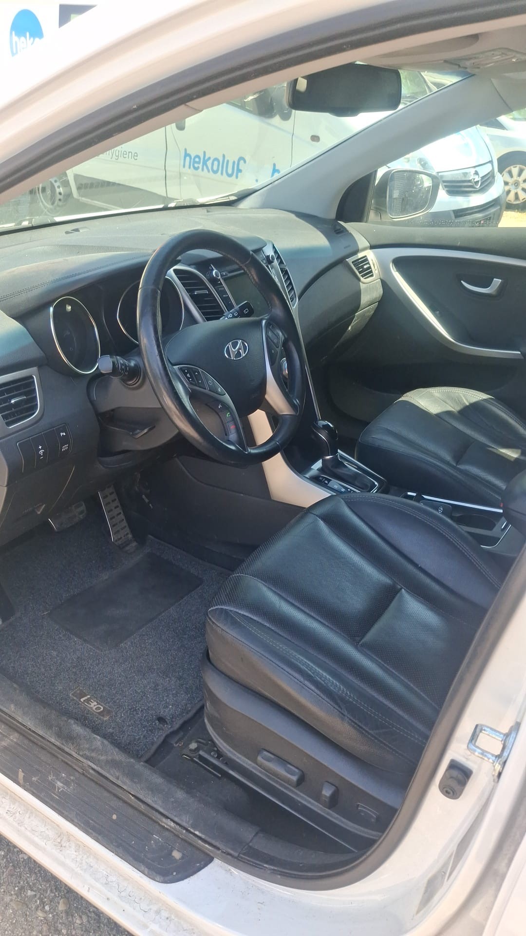 HYUNDAI i30 Wagon 1.6 CRDi Premium Automatic-image-5