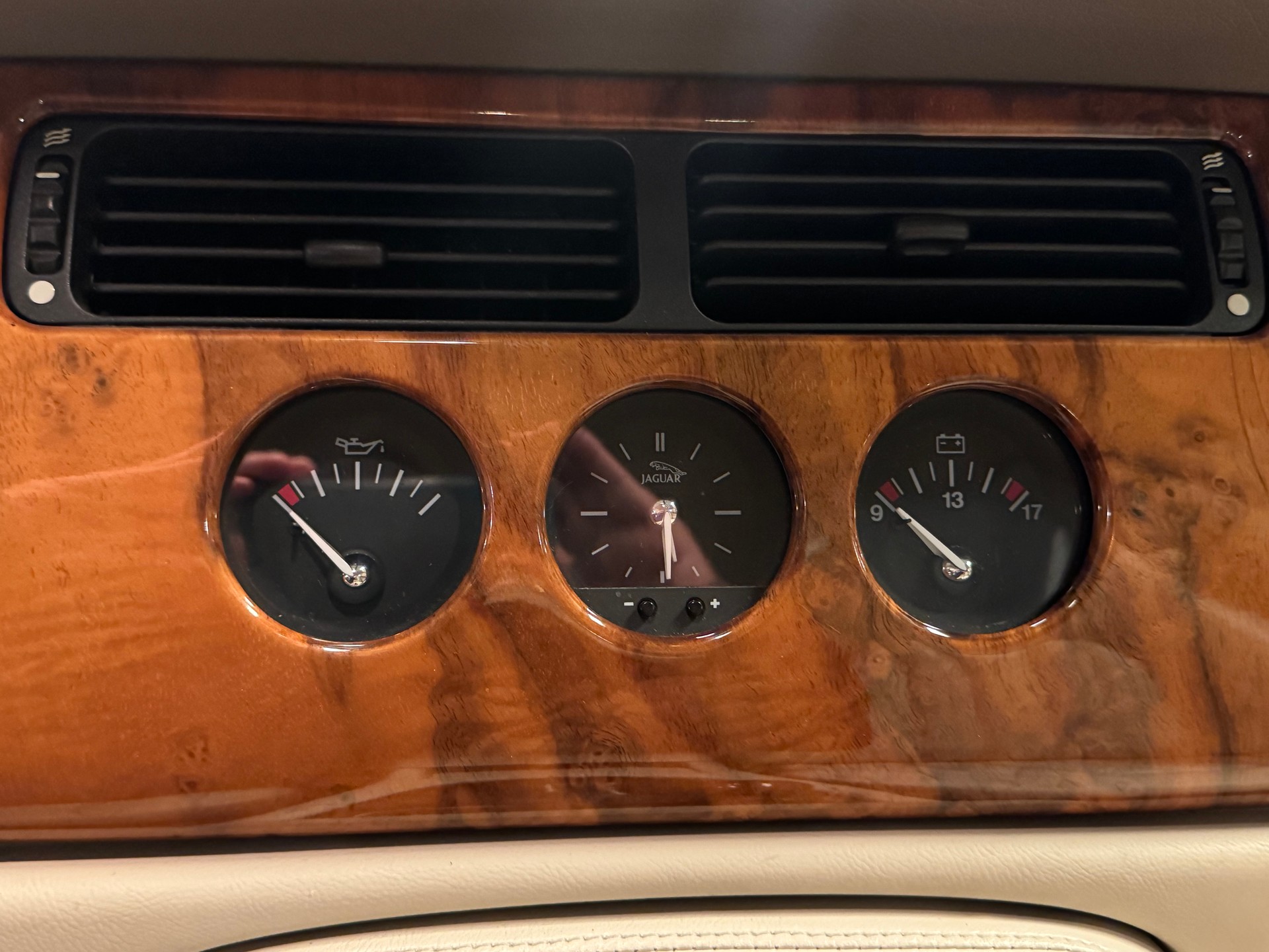 JAGUAR XK8-image-15