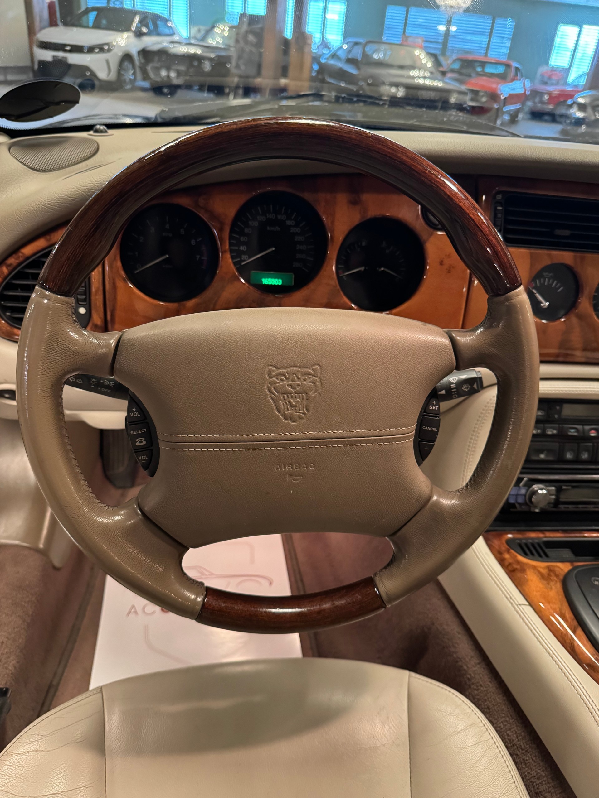 JAGUAR XK8-image-13